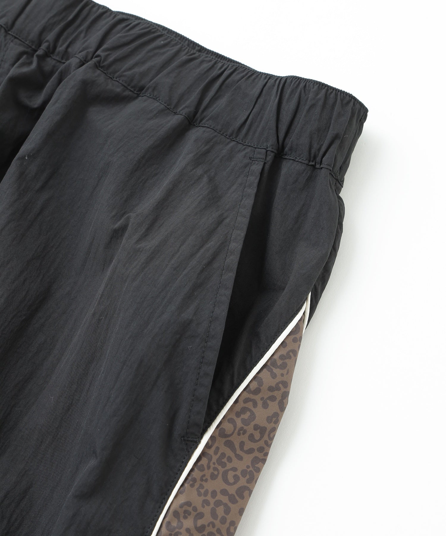 UMBRO×ROSE BUD/LEOPARD PATTERN LINE NYLON PANTS