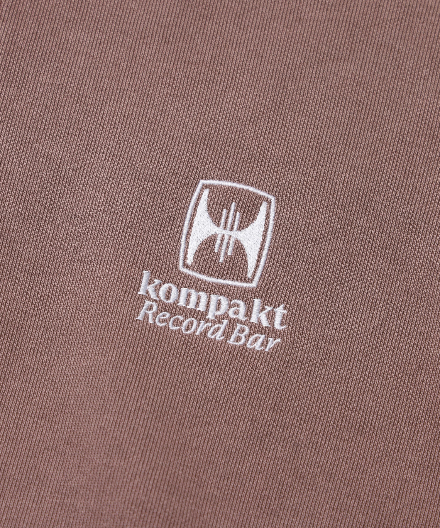 KOMPAKT RECORD BAR/コンパクト レコード バー/WASHED EMBROIDERED HALF ZIP-UP KRB560