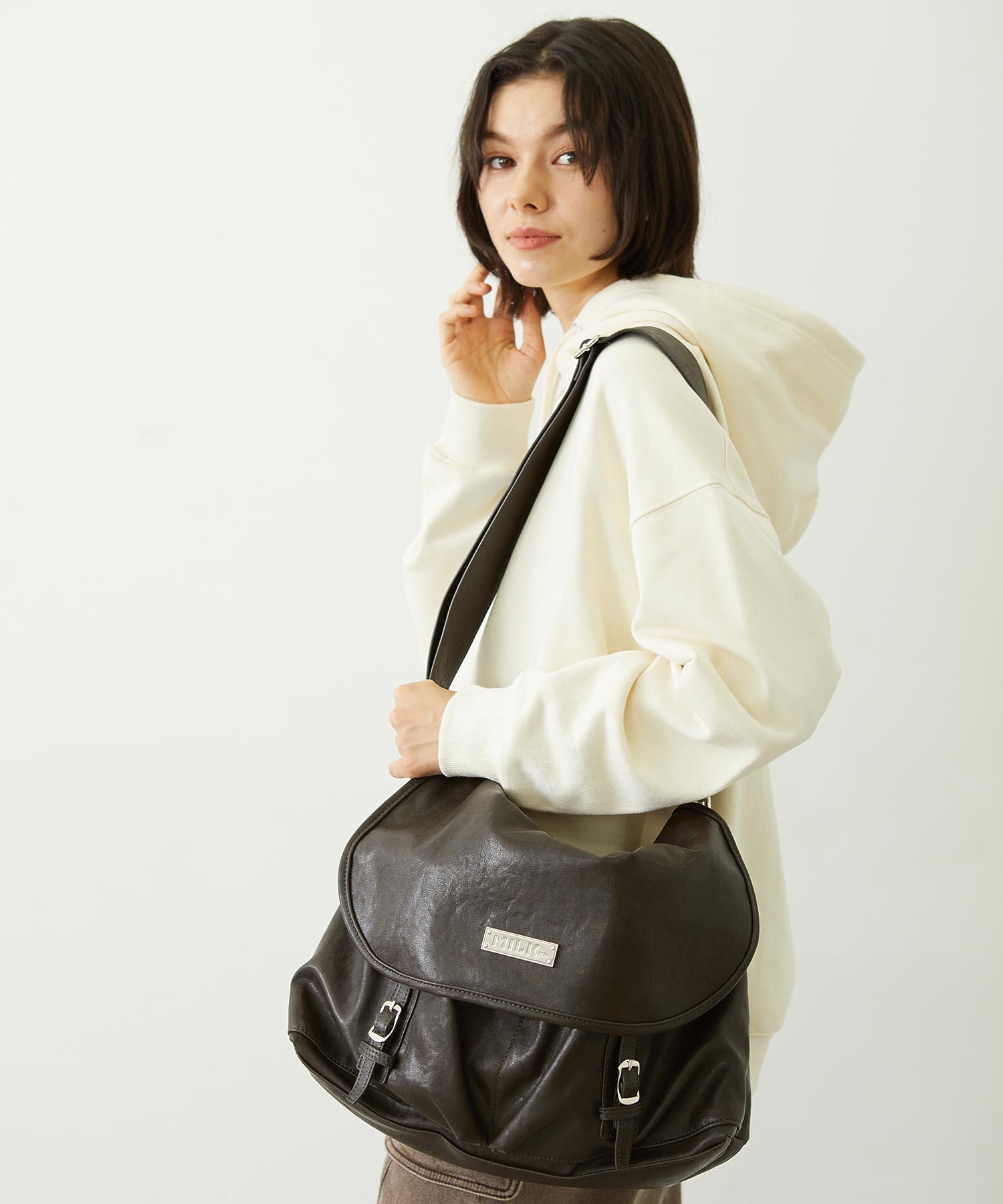 BAR LOGO MESSENGER BAG