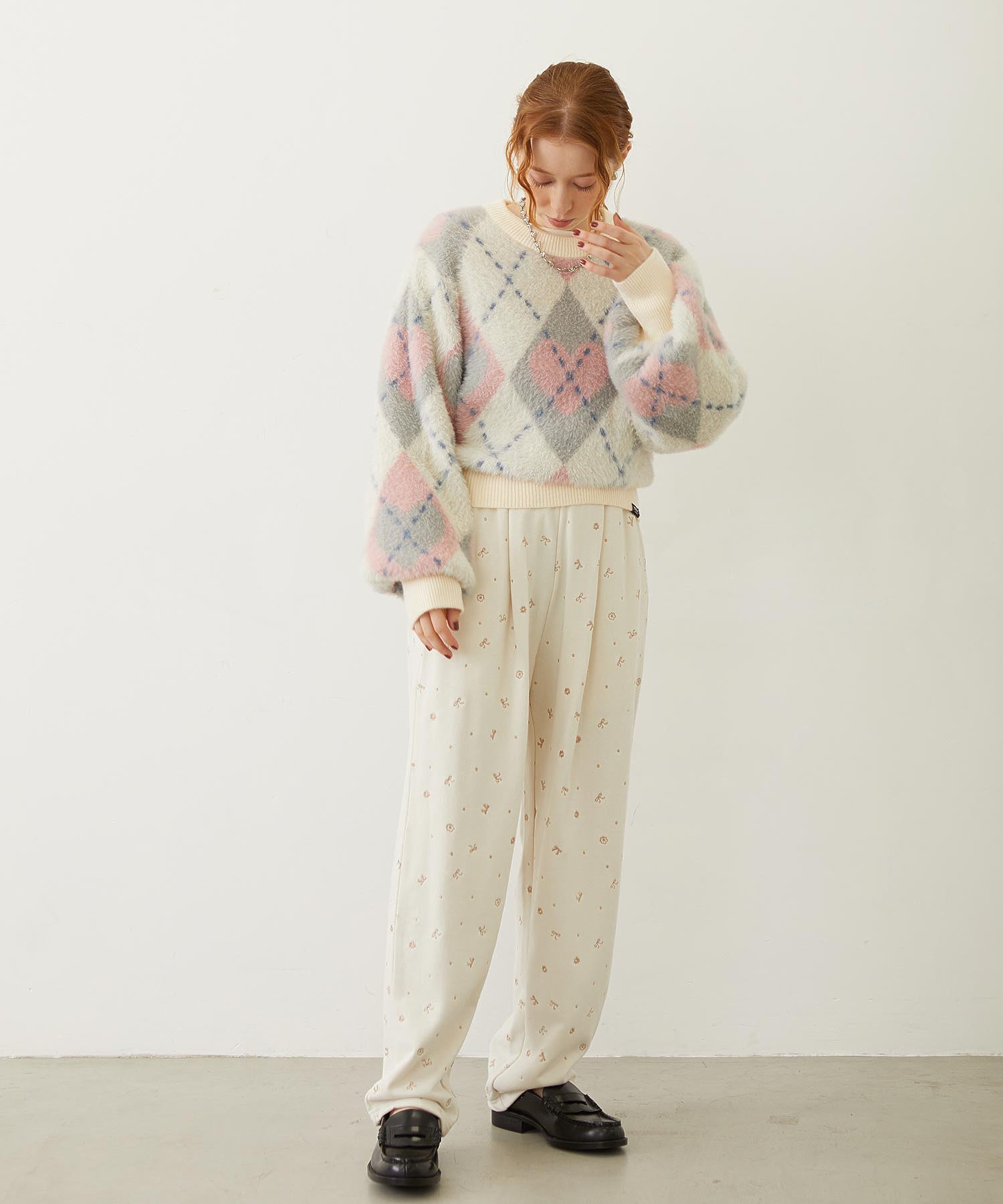 EMBROIDERY TUCK SWEAT PANTS