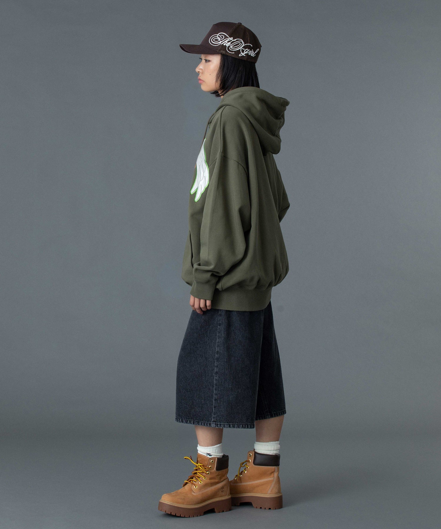 SIDE SCRIPT LOGO TRUCKER CAP