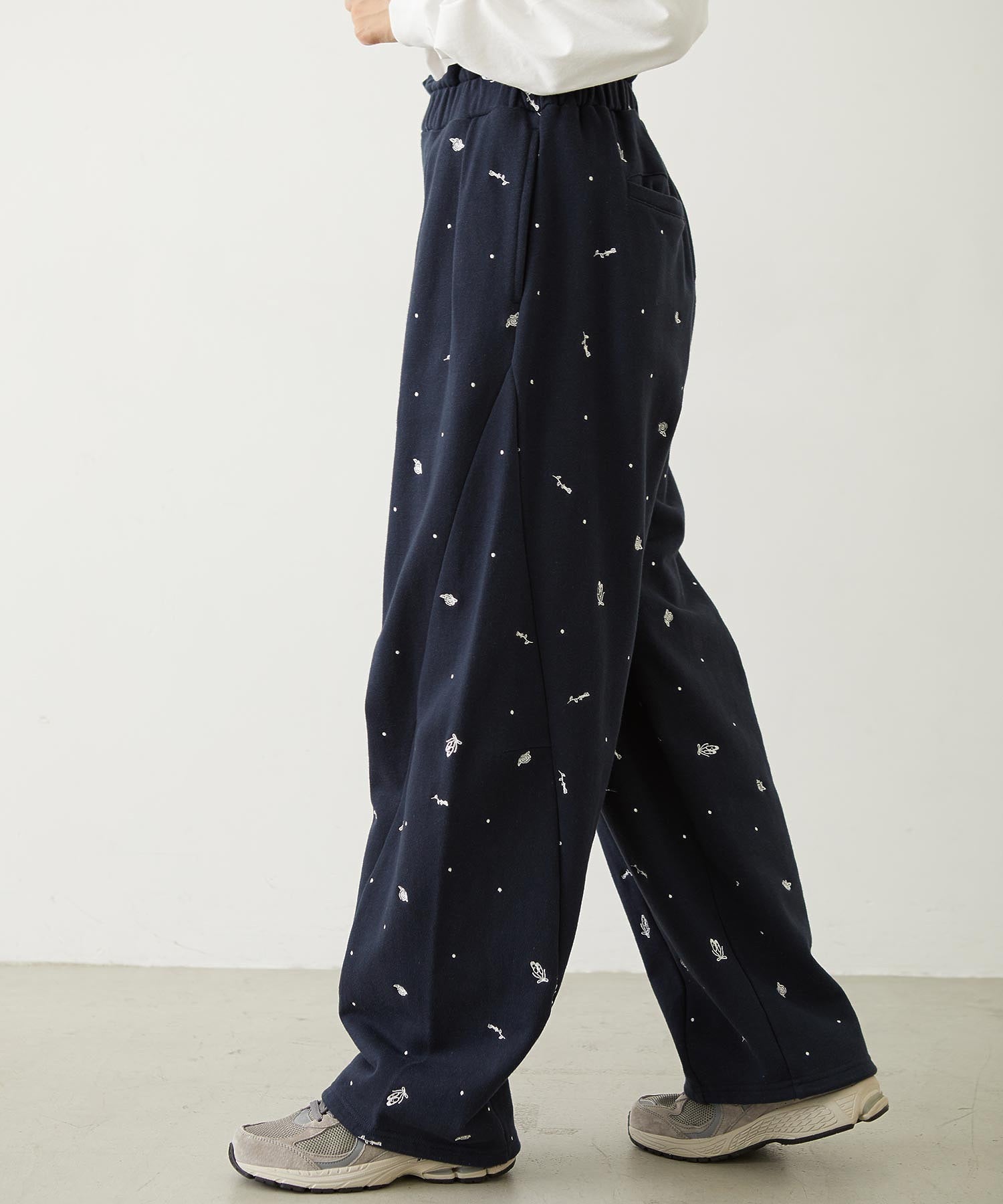 EMBROIDERED ROSE SWEAT WIDE PANTS