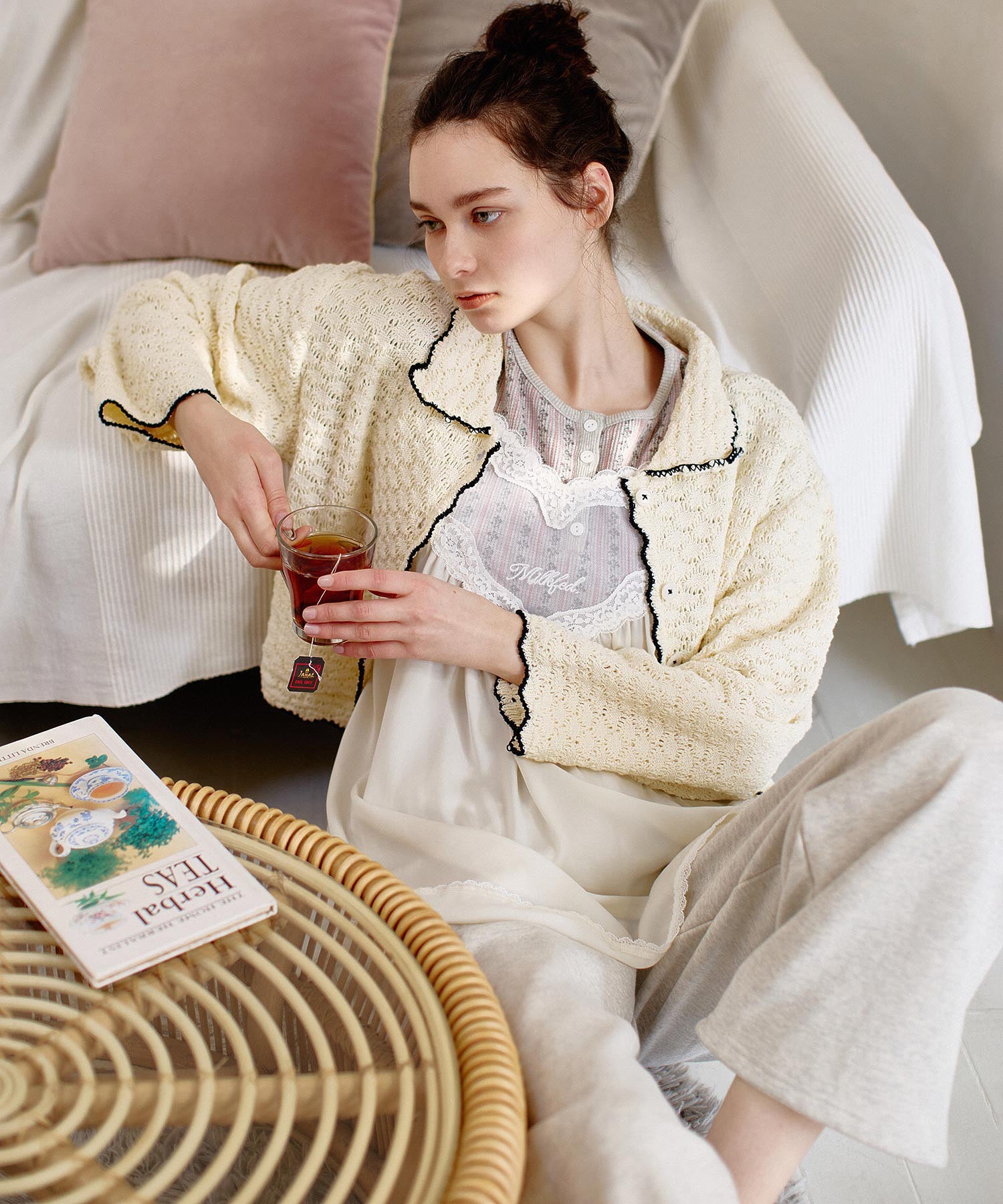 OPEN COLLAR CONTRAST TRIM KNIT CARDIGAN