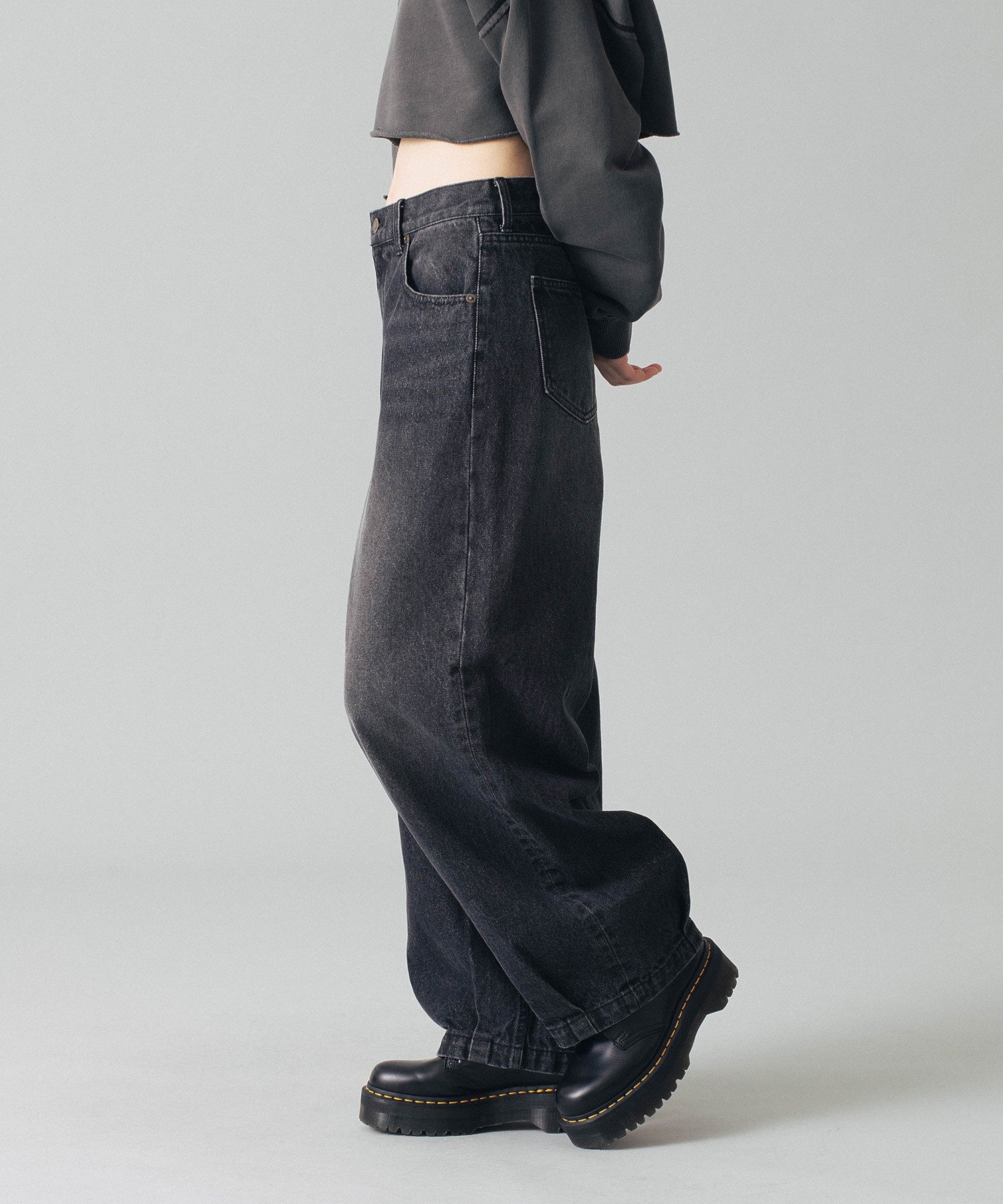 LOW RISE HEM TUCK DENIM PANTS