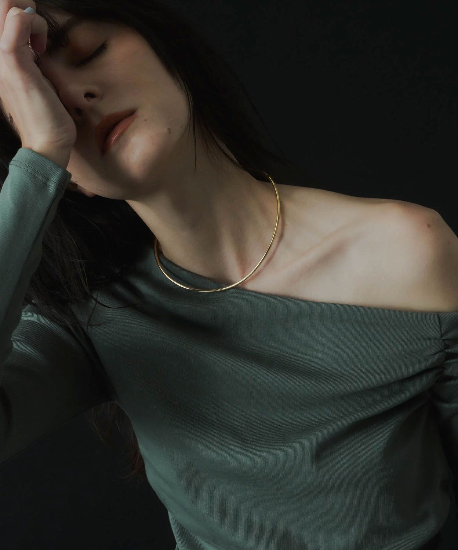 loni/LEAF PLATE CHOKER