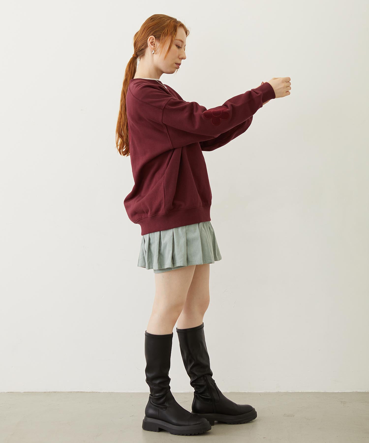 FLOWER ELBOW PATCH SWEAT TOP