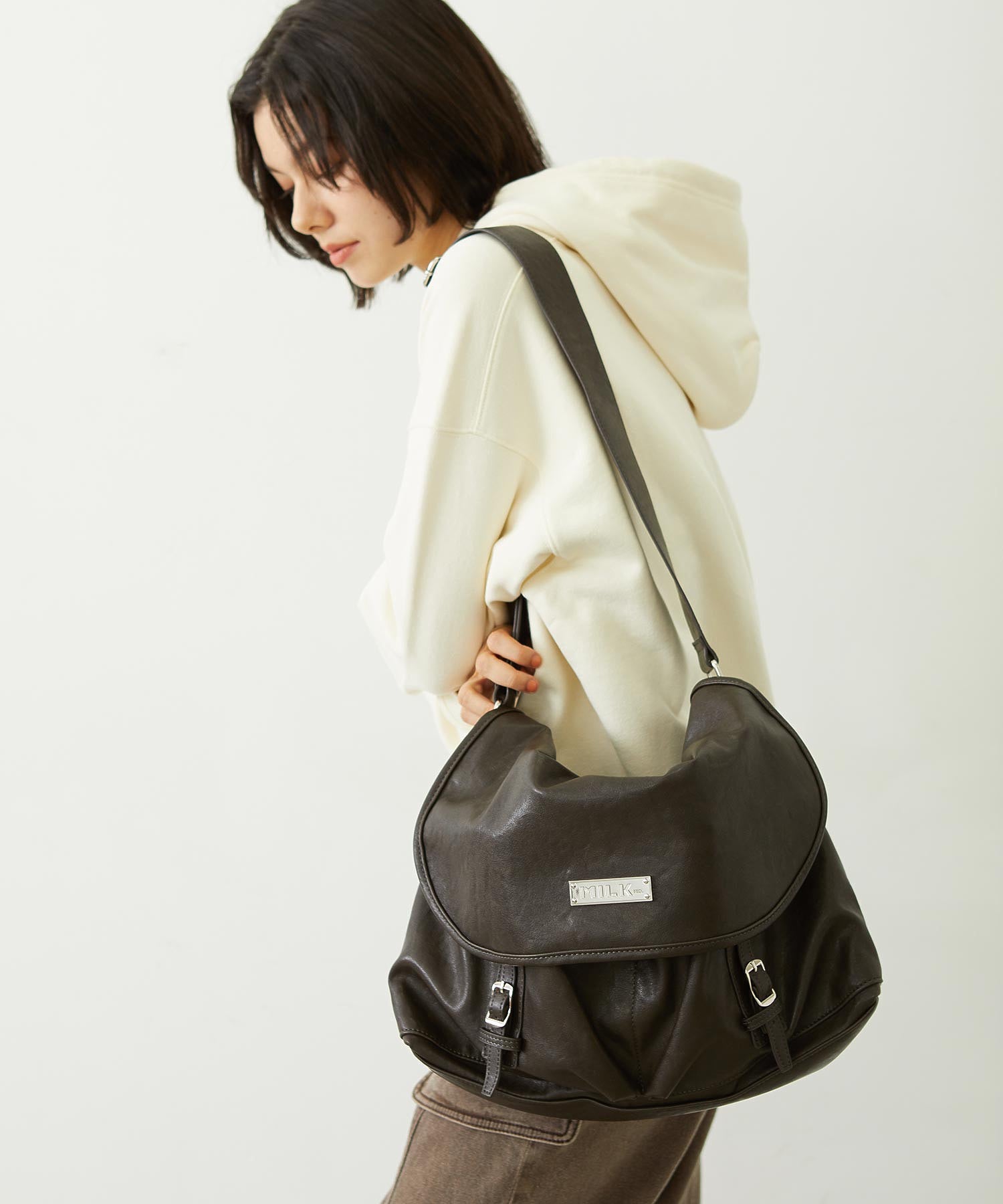 BAR LOGO MESSENGER BAG
