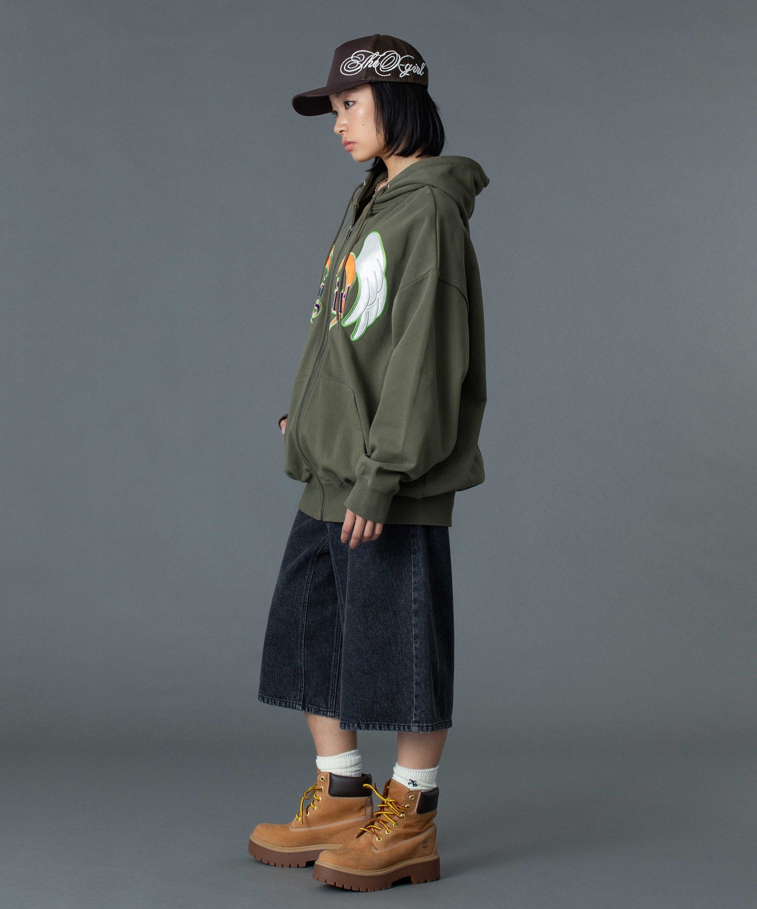 SIDE SCRIPT LOGO TRUCKER CAP