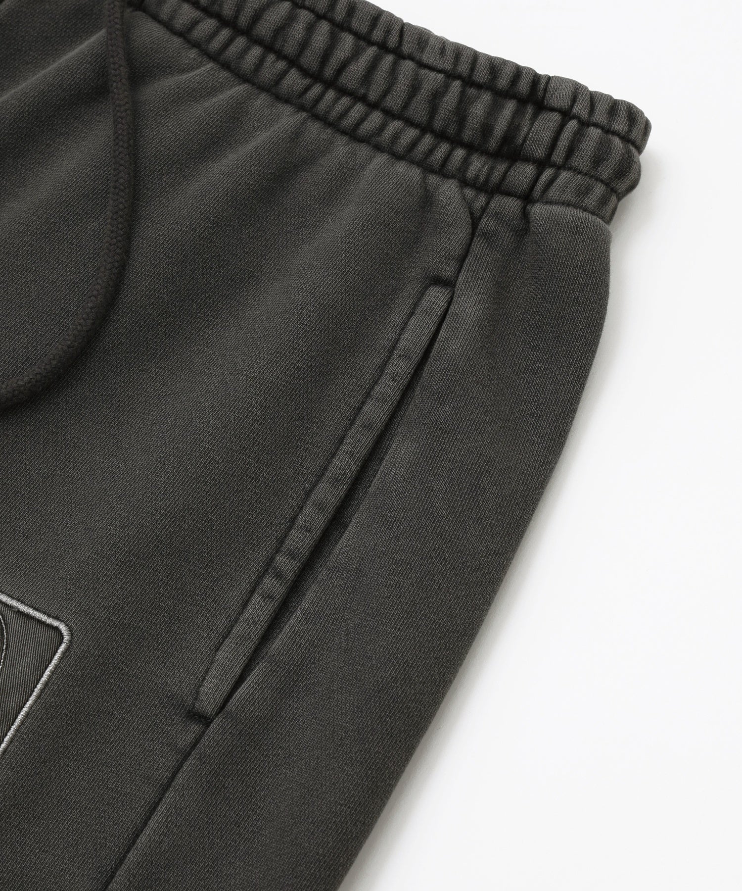 PIGMENT DYED FACE AND LOGO SQUARE PATCH SWEATPANTS