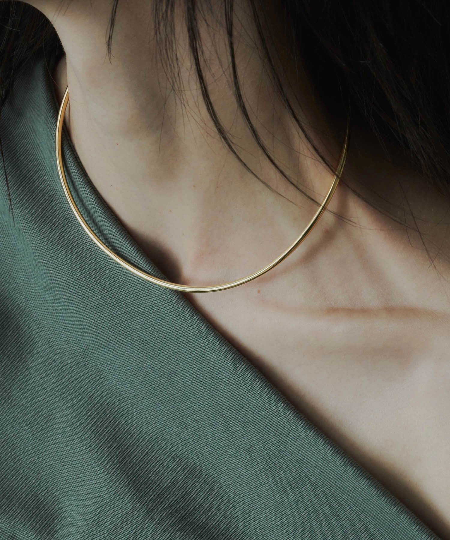 loni/LEAF PLATE CHOKER