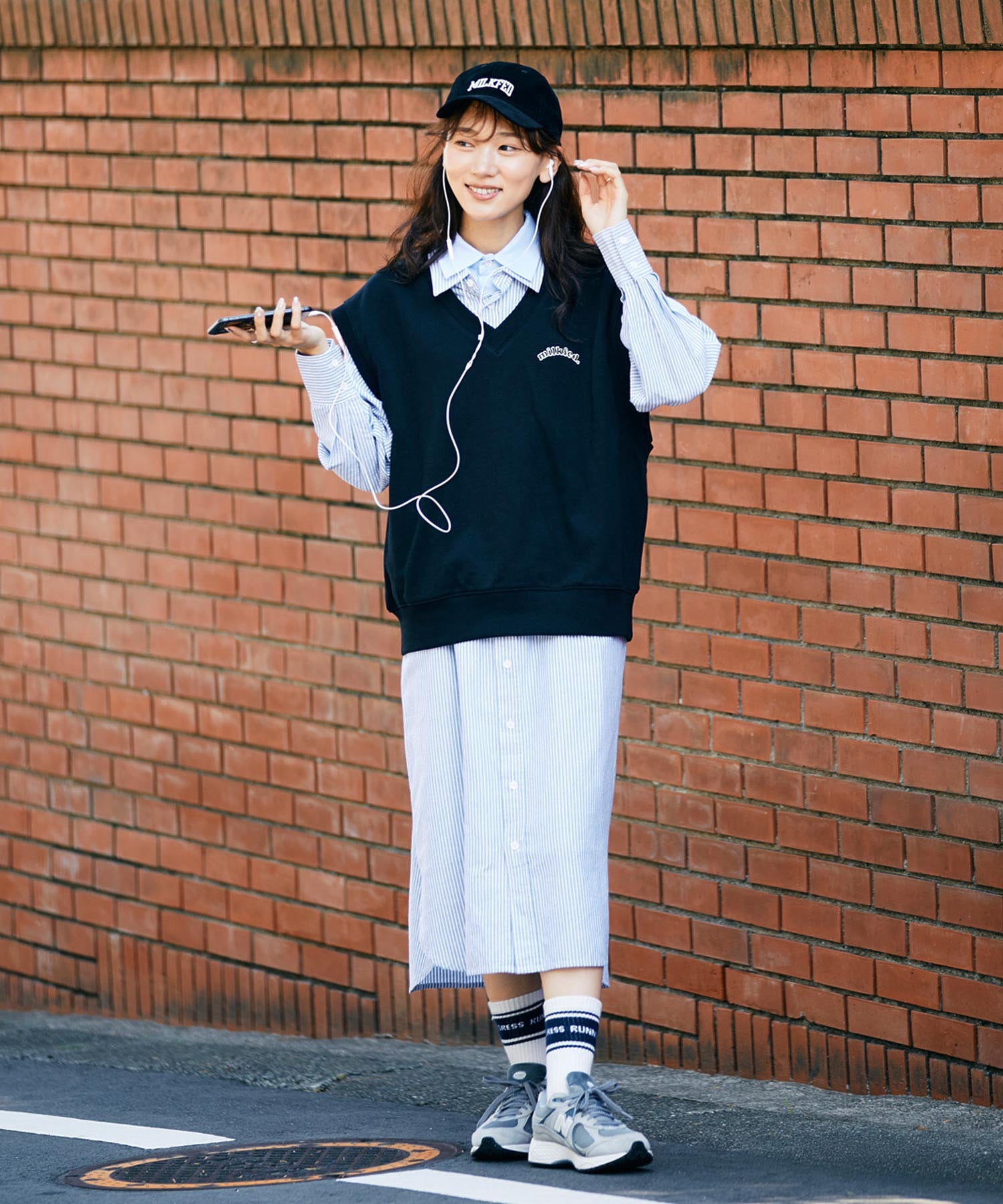 V-NECK SWEAT VEST