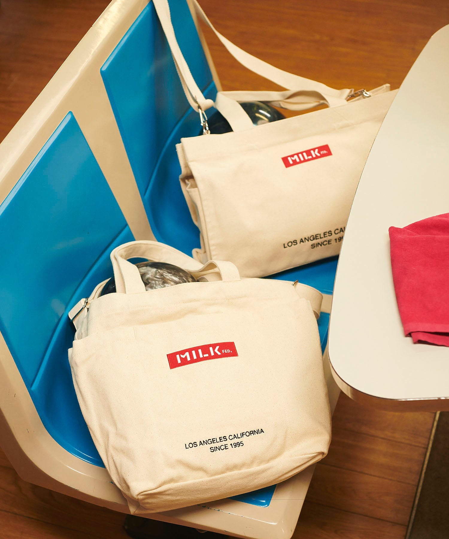 BAR AND UNDER LOGO BIG CANVAS BAG MILKFED.