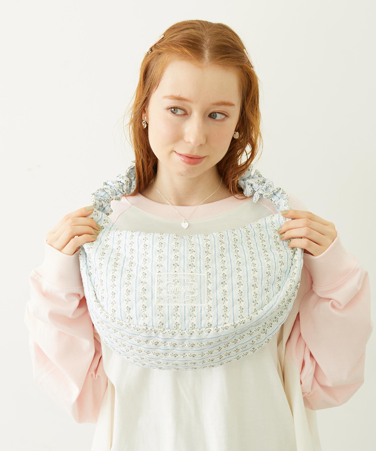 STRIPED FLOWER QUILTED SHOULDER BAG