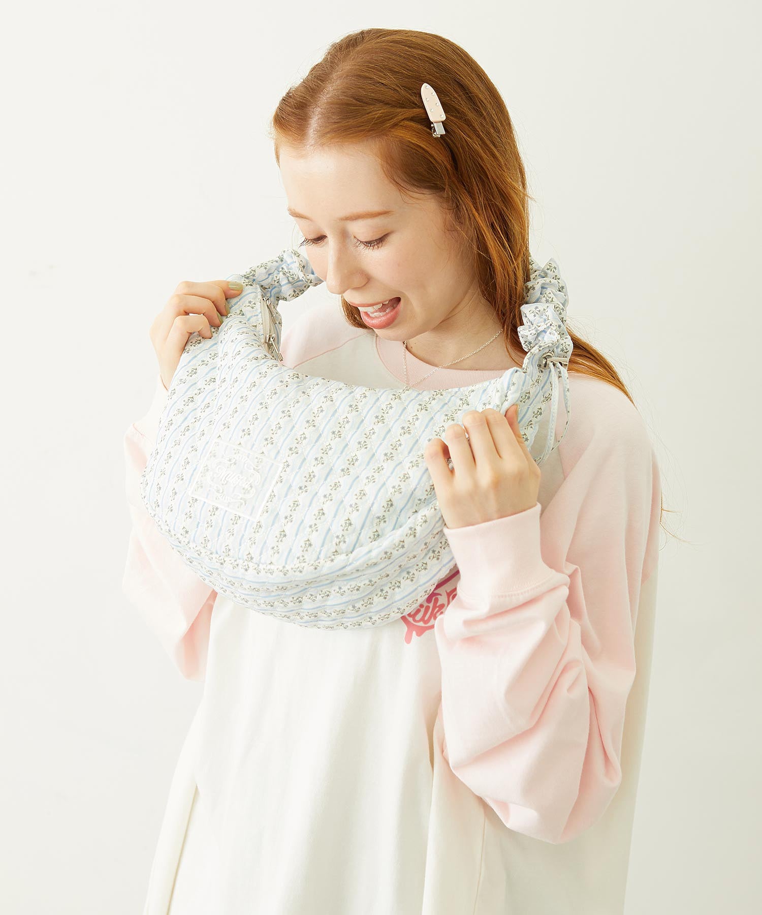 STRIPED FLOWER QUILTED SHOULDER BAG