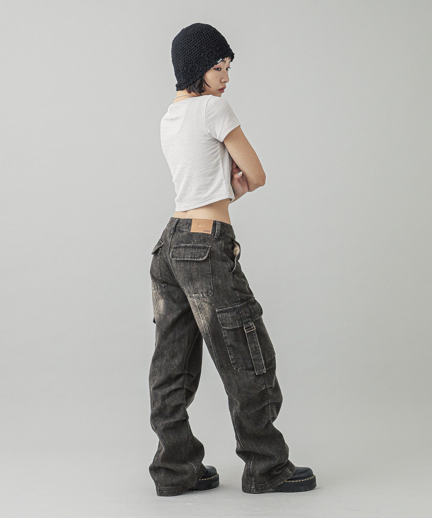 LOW RISE CARGO POCKET DENIM PANTS