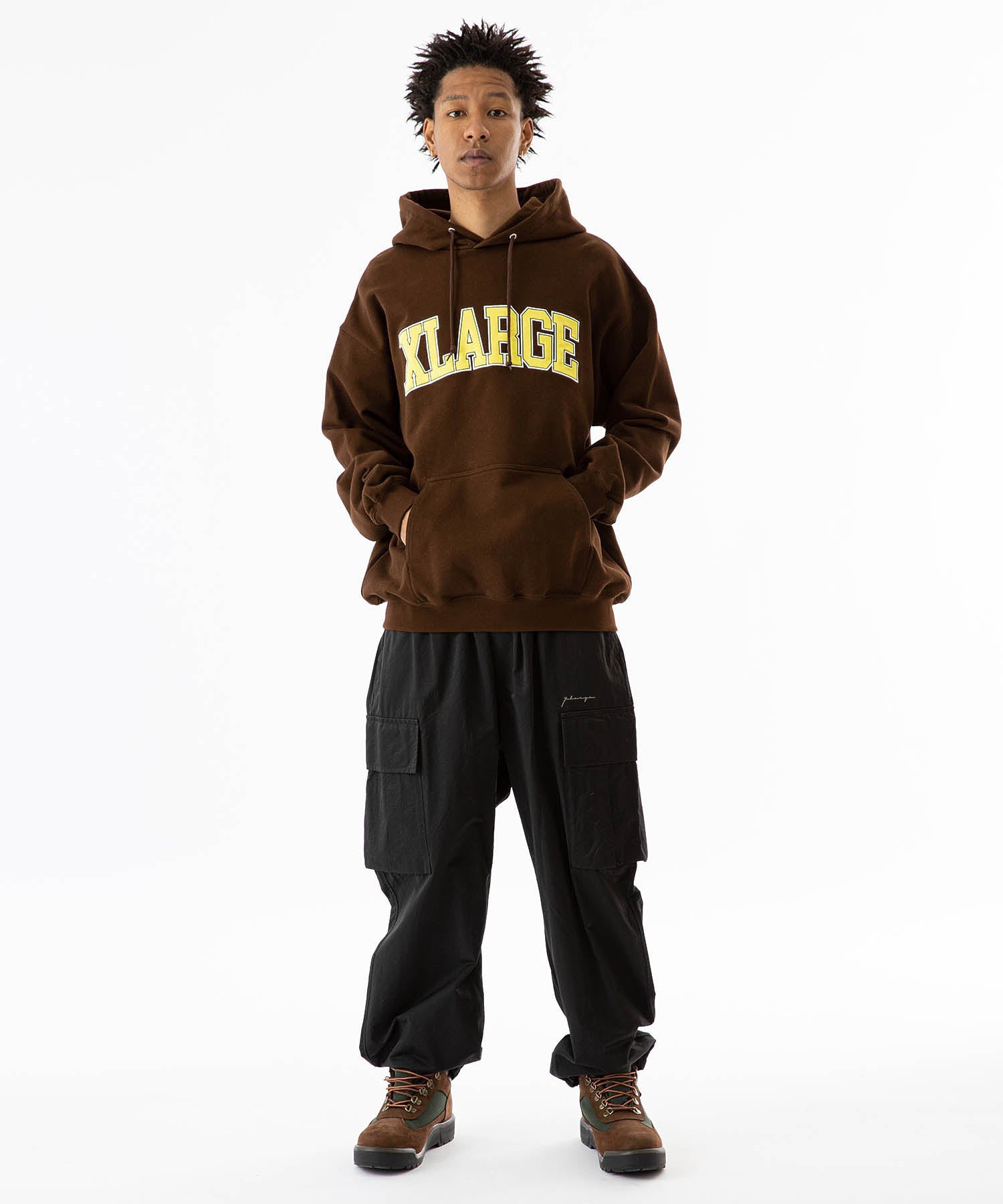 MODEL 身長180cm / 着用サイズ：Lサイズ ※商品の色味の目安は、商品単体の画像をご参照ください。