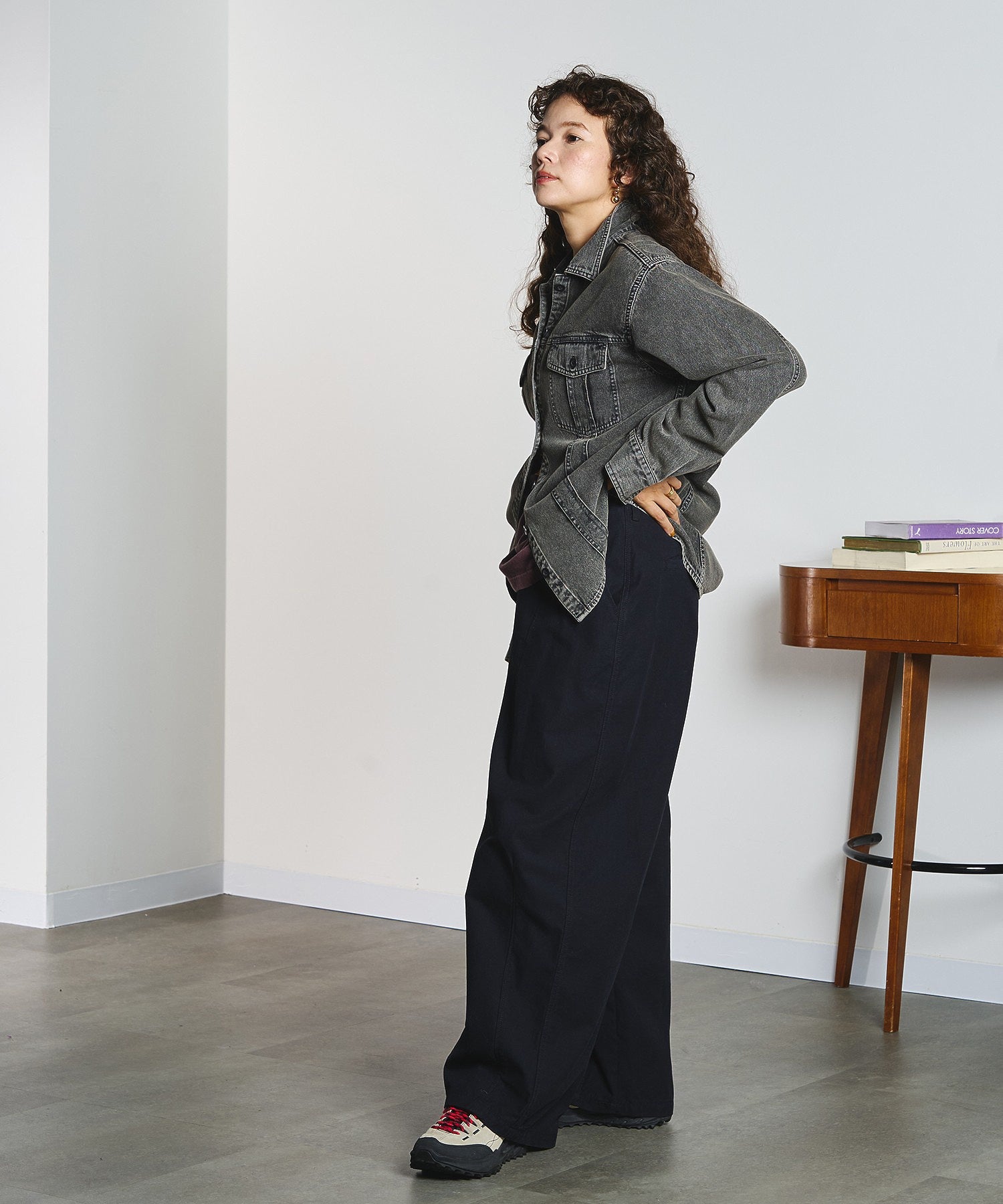 DENIM/BACK SATIN PANTS
