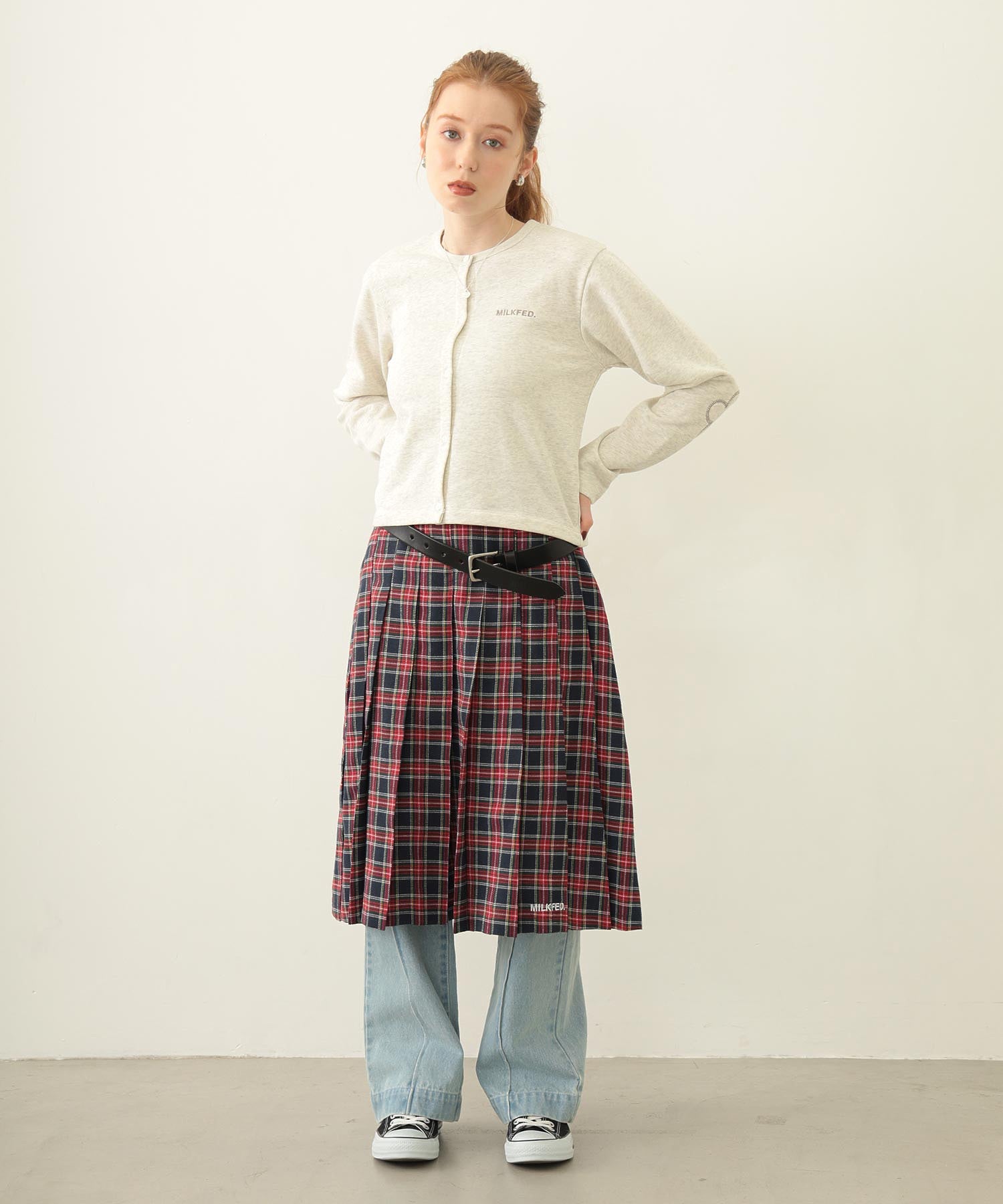 CENTER PLEAT DETAIL DENIM PANTS