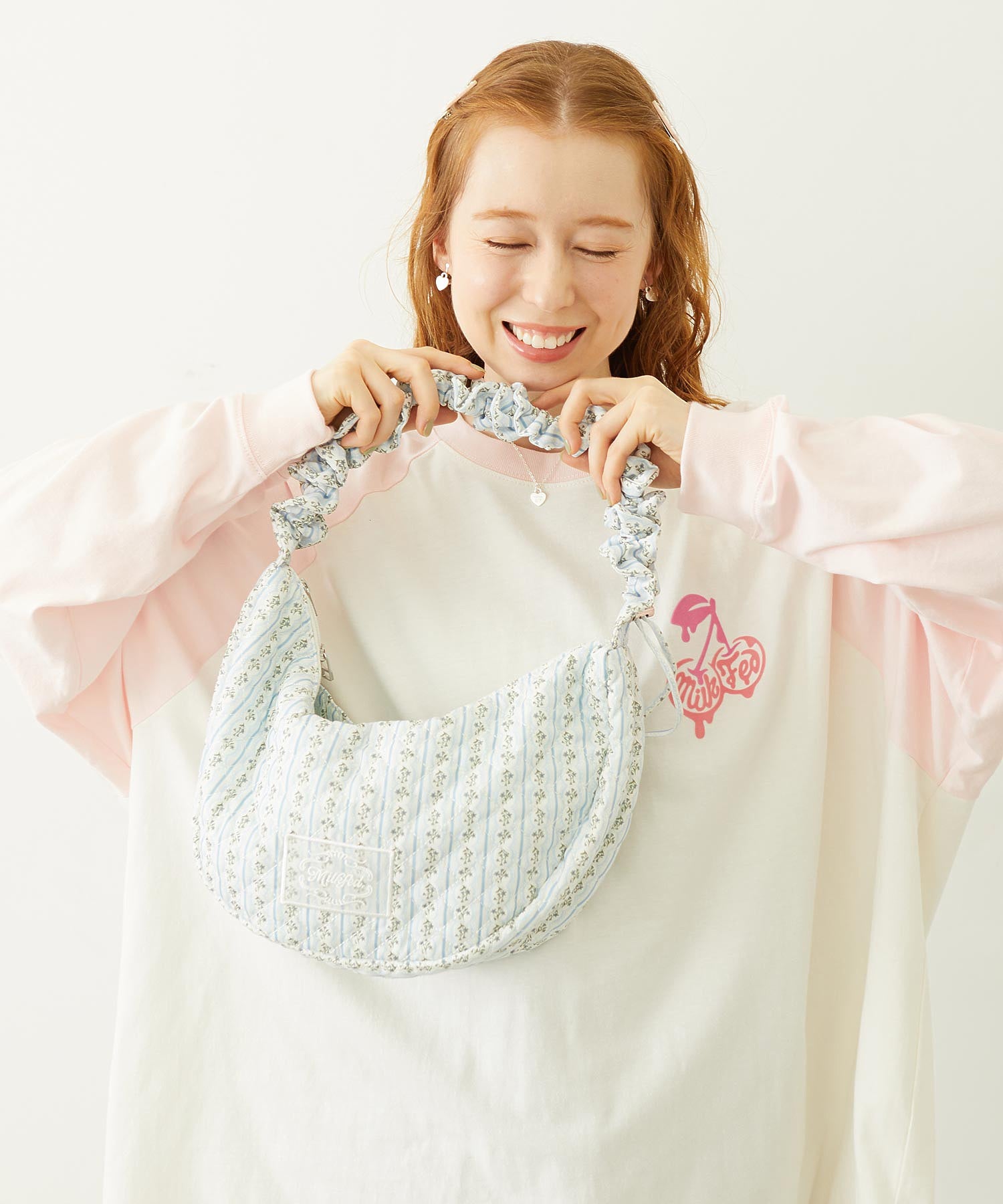 STRIPED FLOWER QUILTED SHOULDER BAG