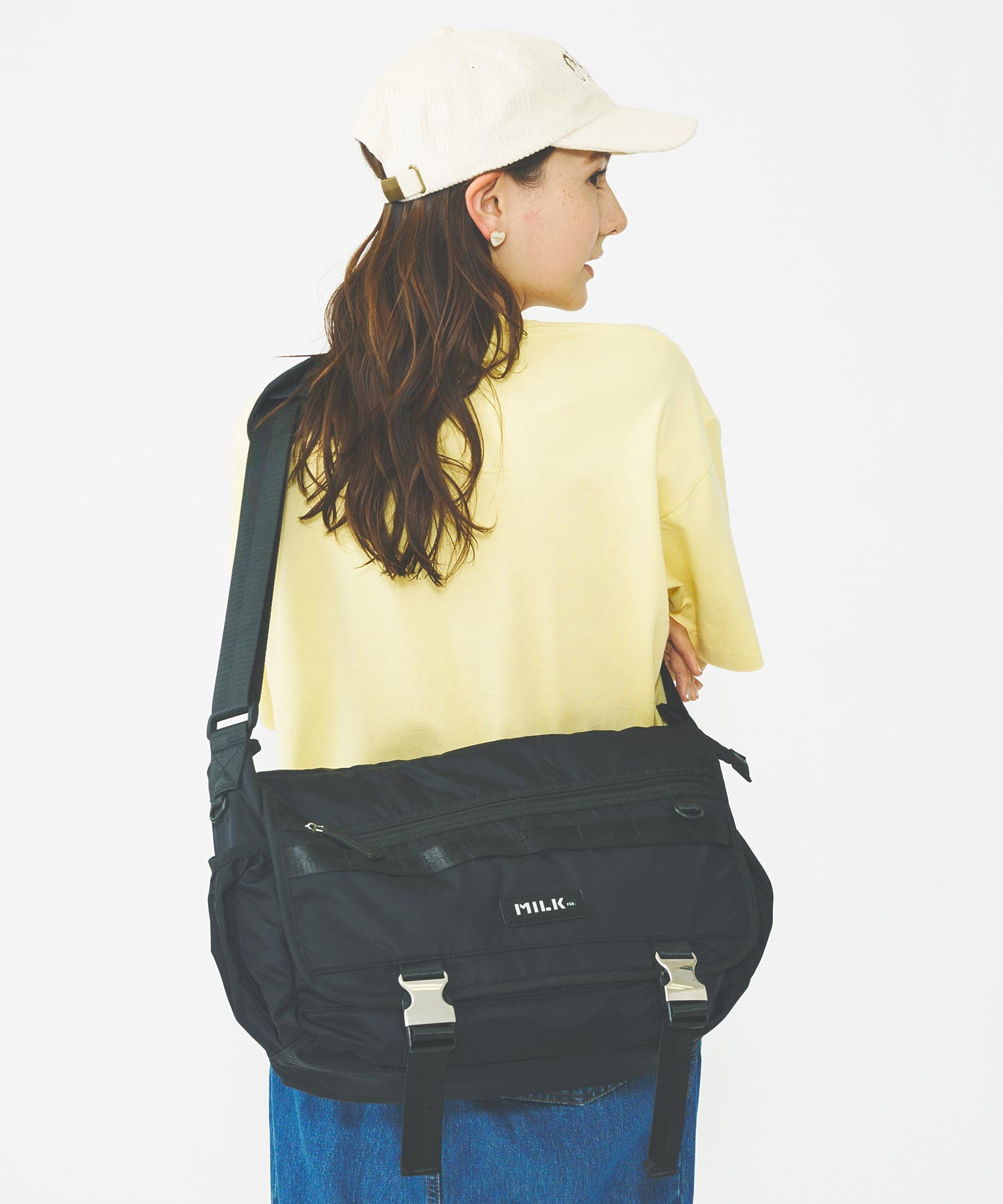 LOGO PLATE MESSENGER BAG MILKFED.