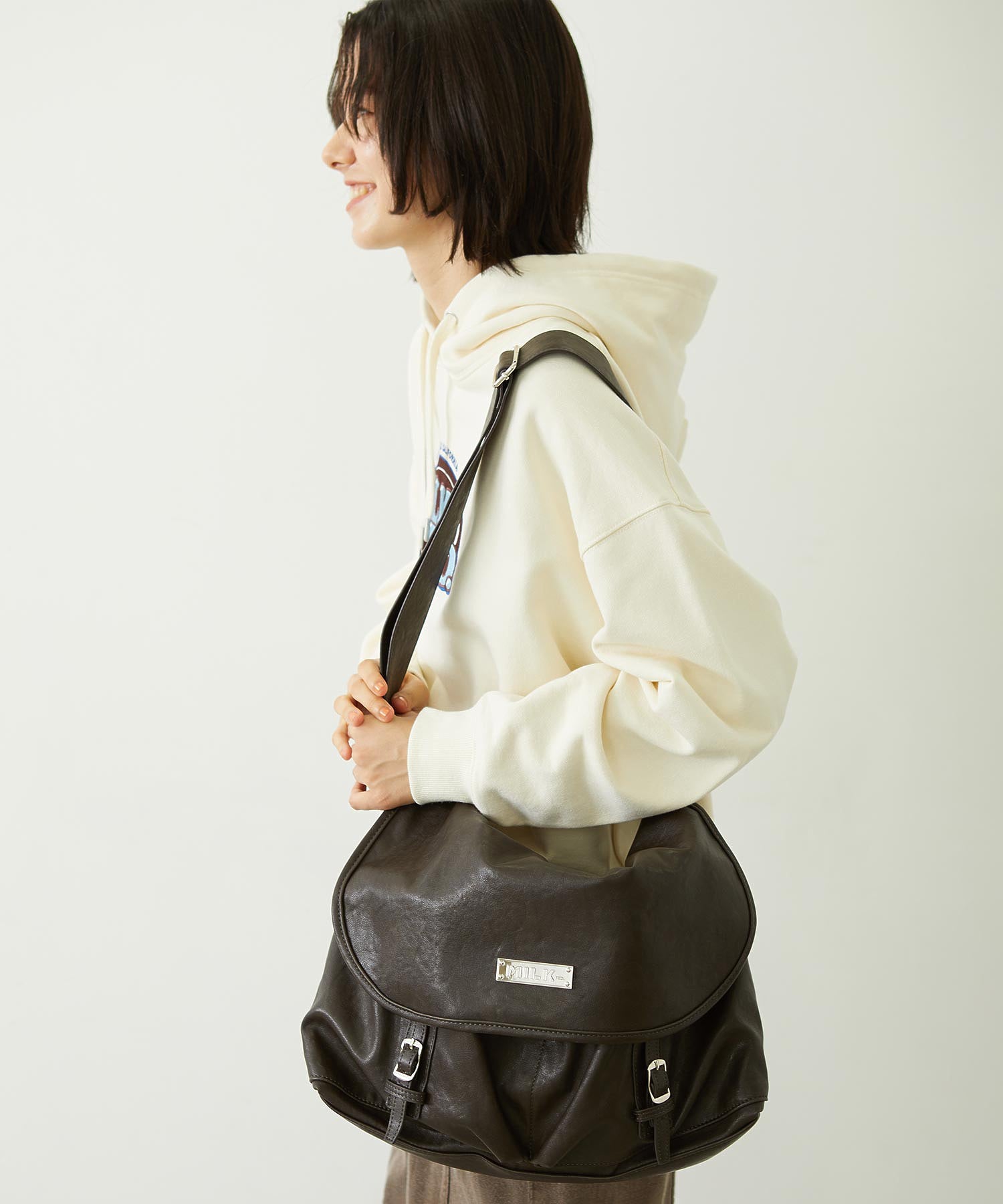 BAR LOGO MESSENGER BAG