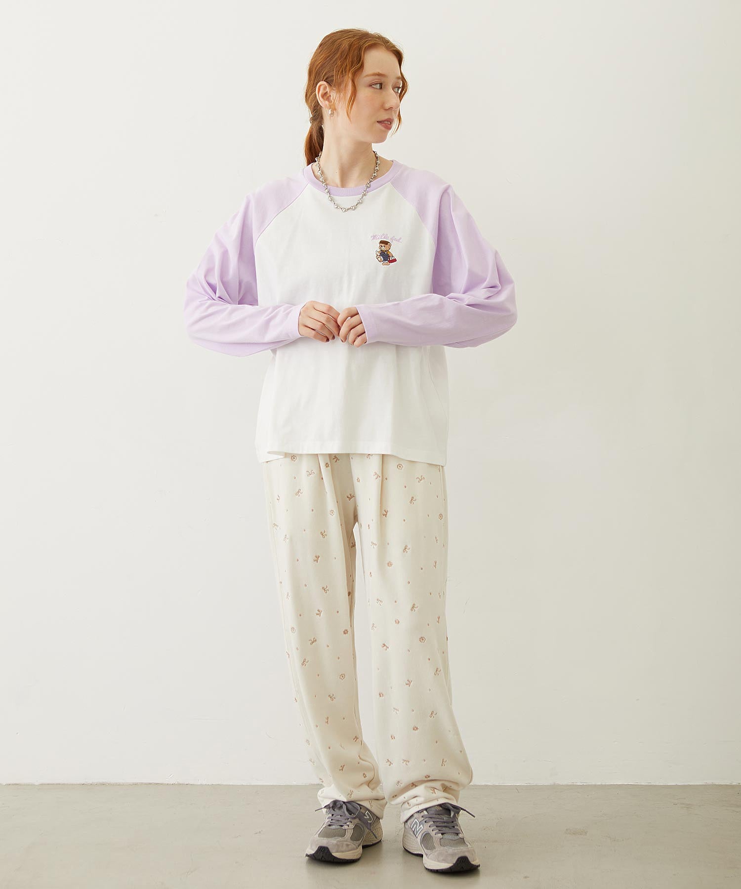 EMBROIDERY TUCK SWEAT PANTS