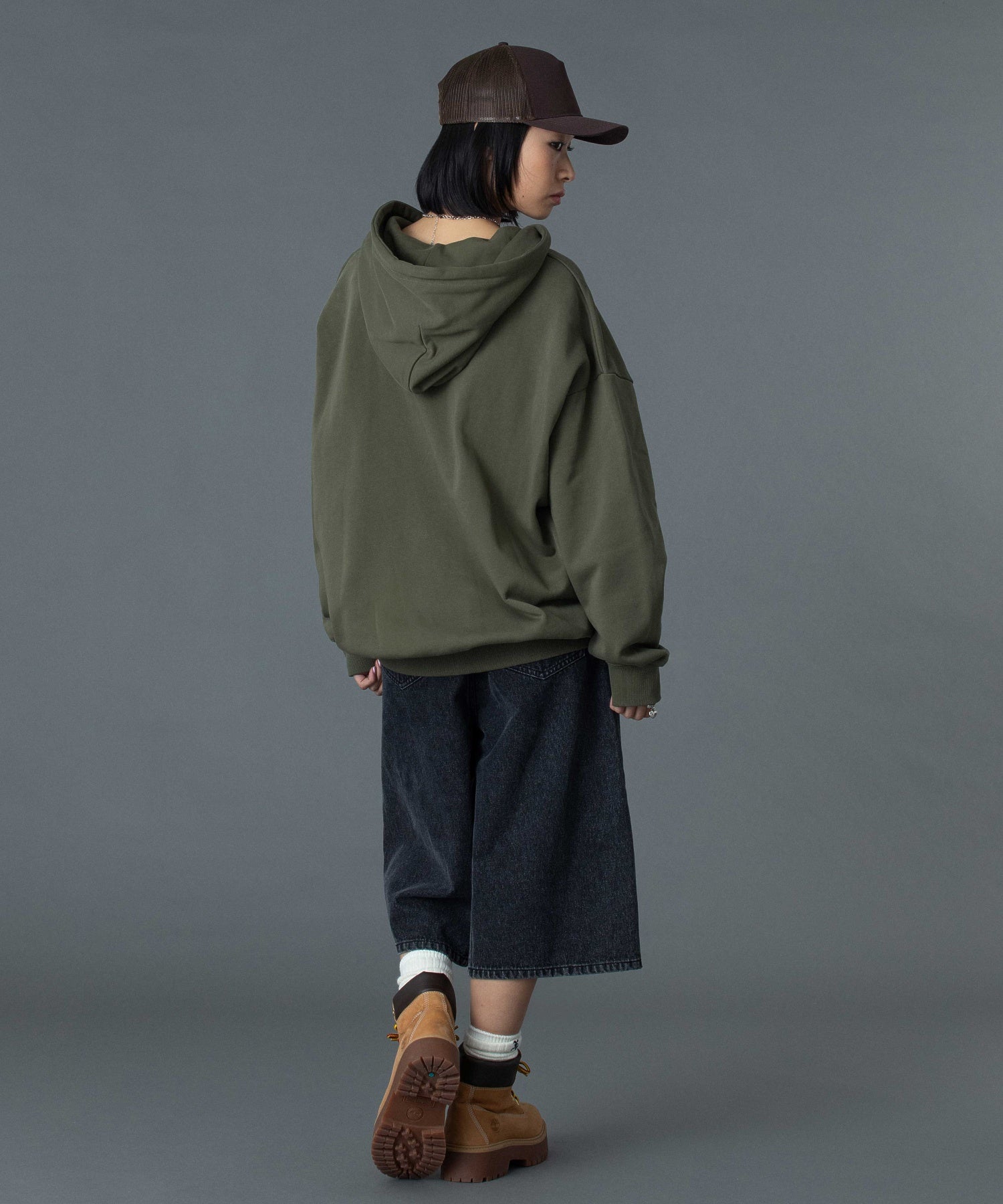 SIDE SCRIPT LOGO TRUCKER CAP