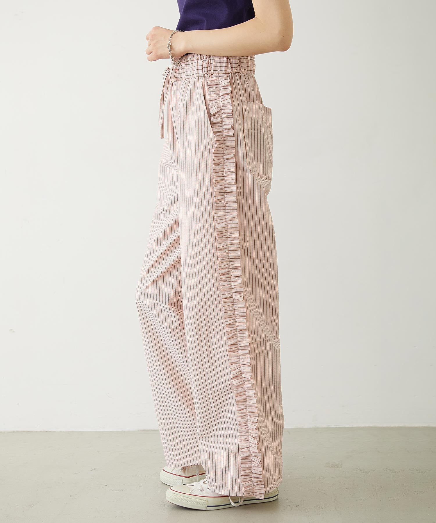 STRIPED RUFFLE PANTS