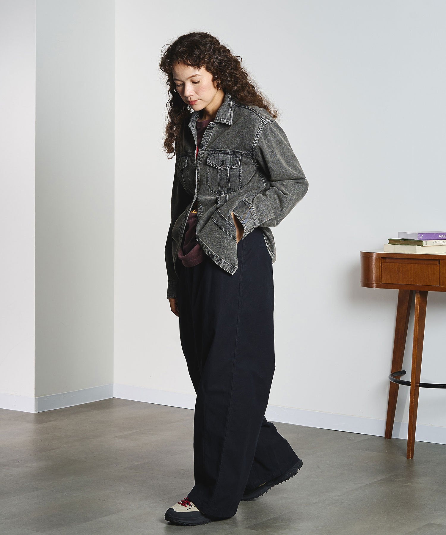 DENIM/BACK SATIN PANTS