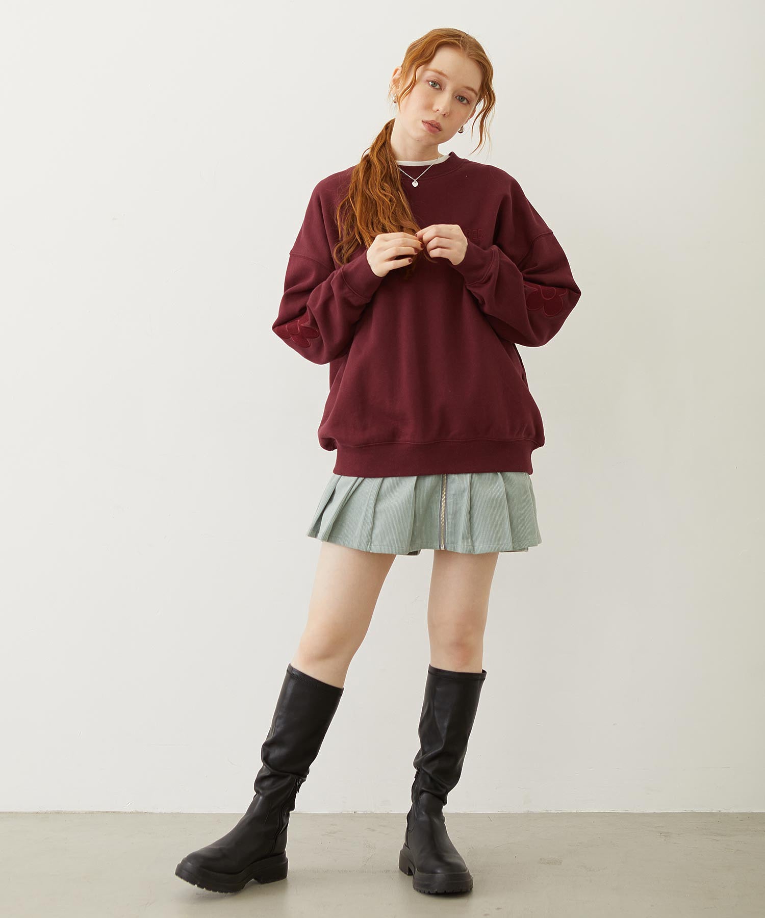 FLOWER ELBOW PATCH SWEAT TOP