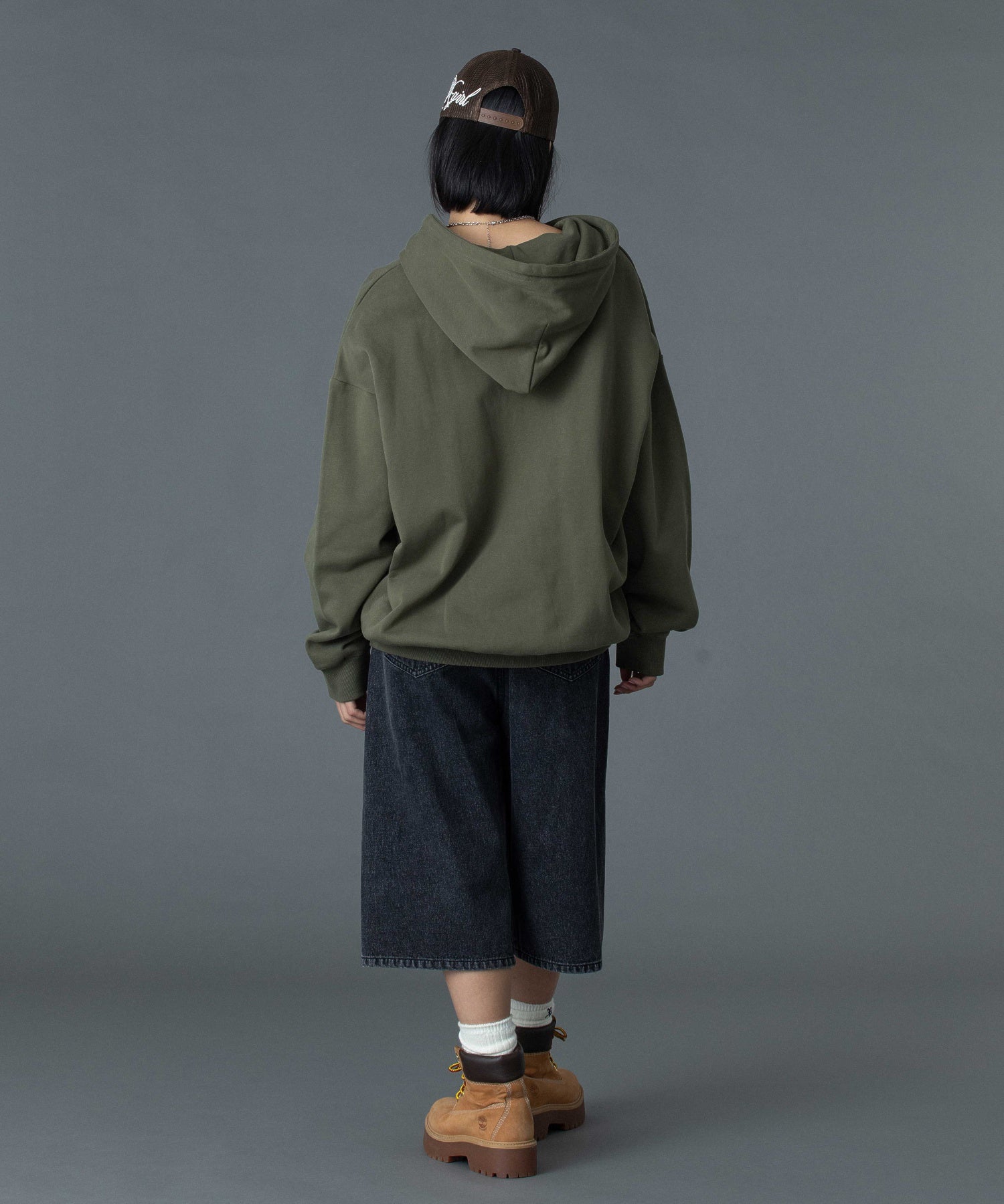 SIDE SCRIPT LOGO TRUCKER CAP