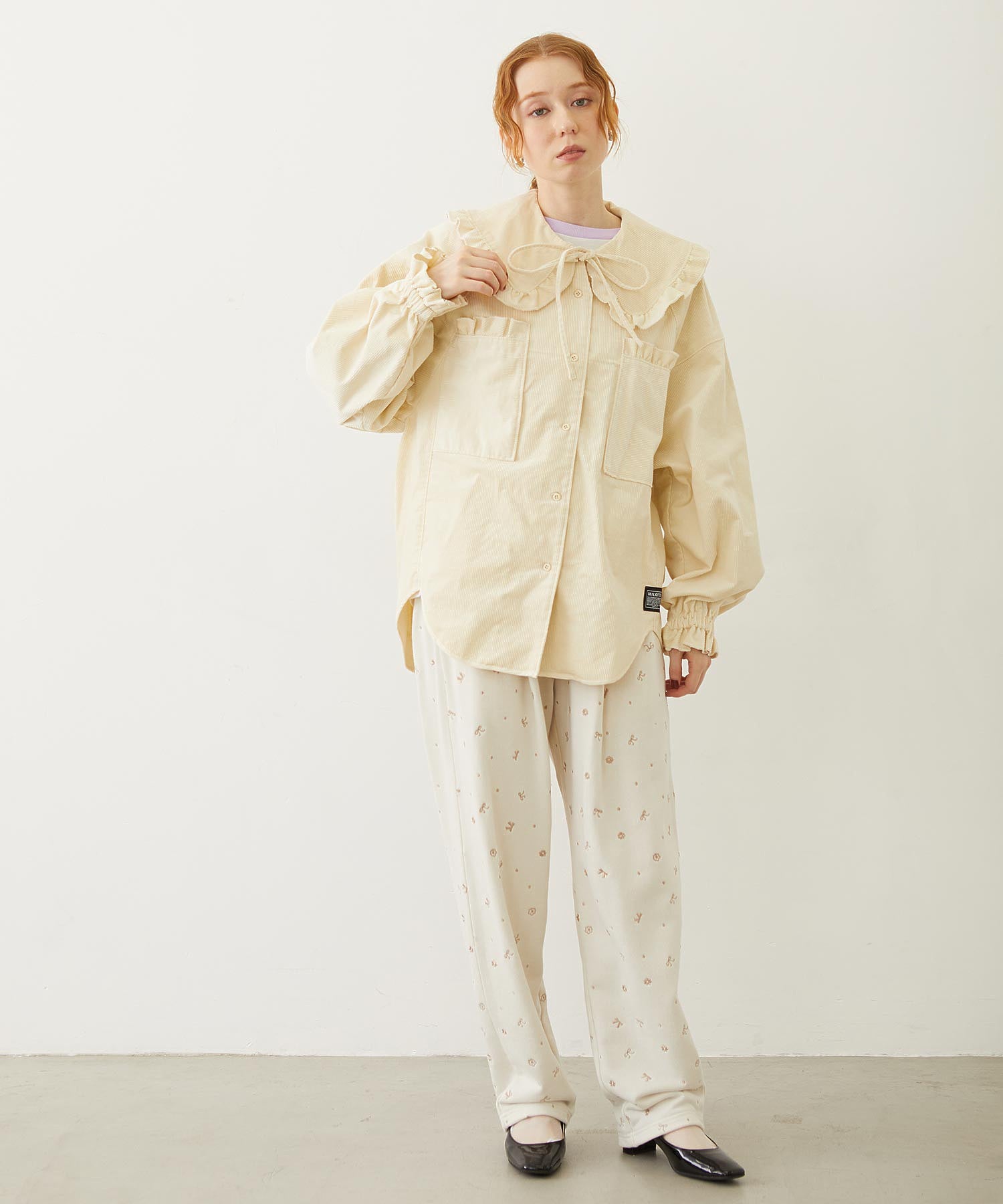 EMBROIDERY TUCK SWEAT PANTS