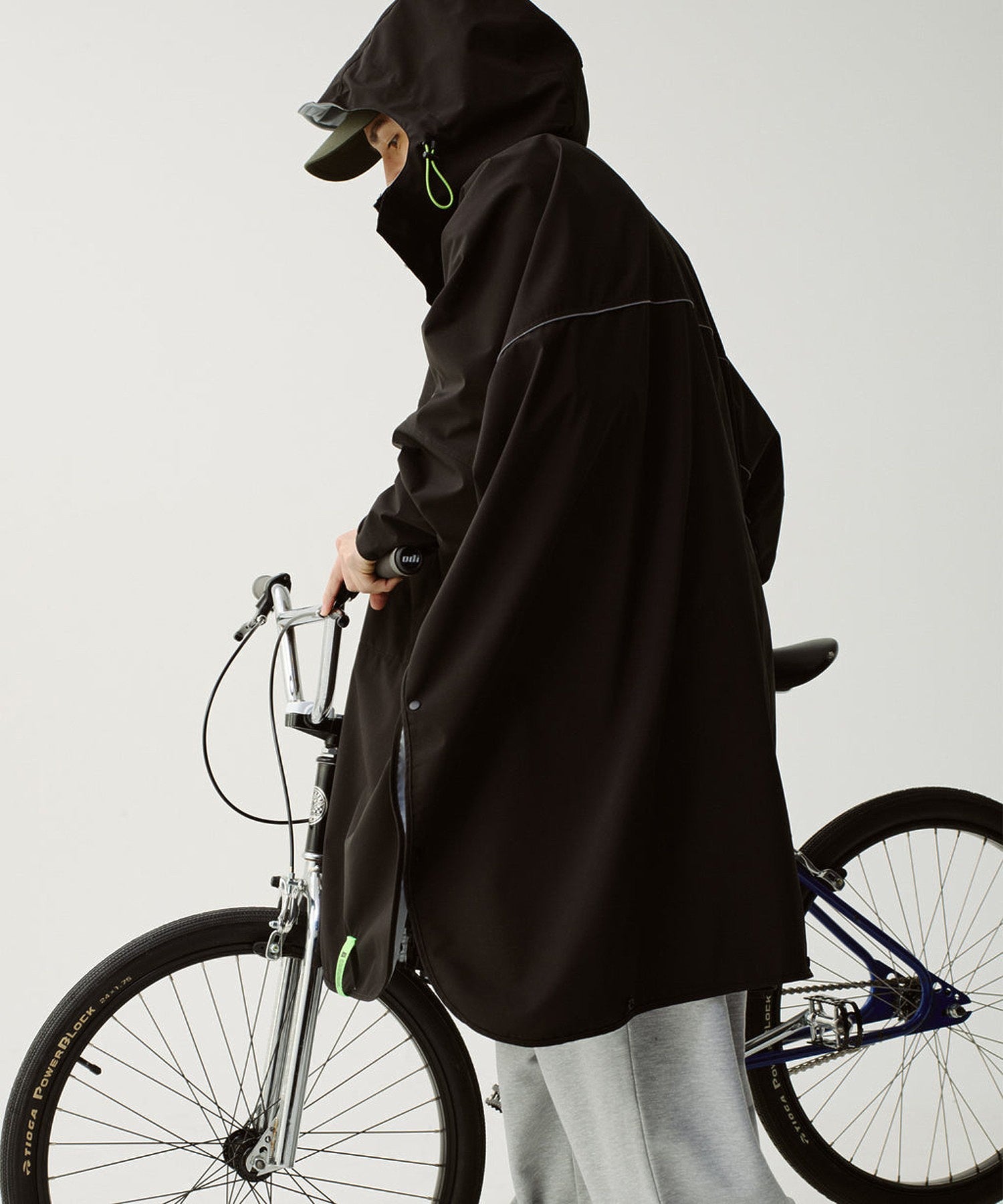 【KiU】WINDGUARD SHELL PONCHO