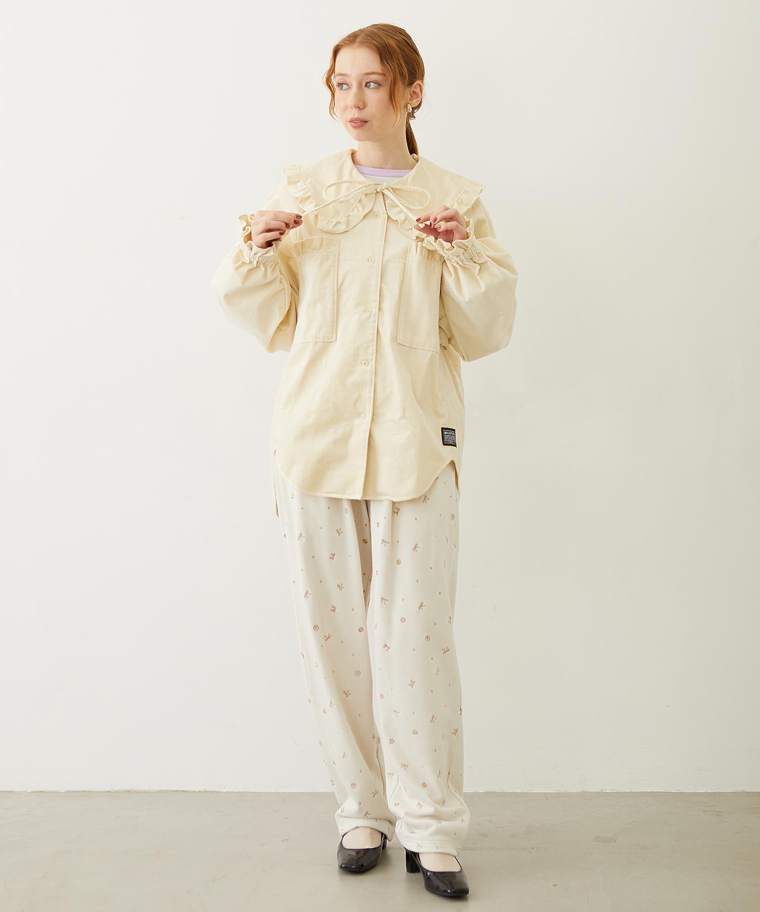 EMBROIDERY TUCK SWEAT PANTS