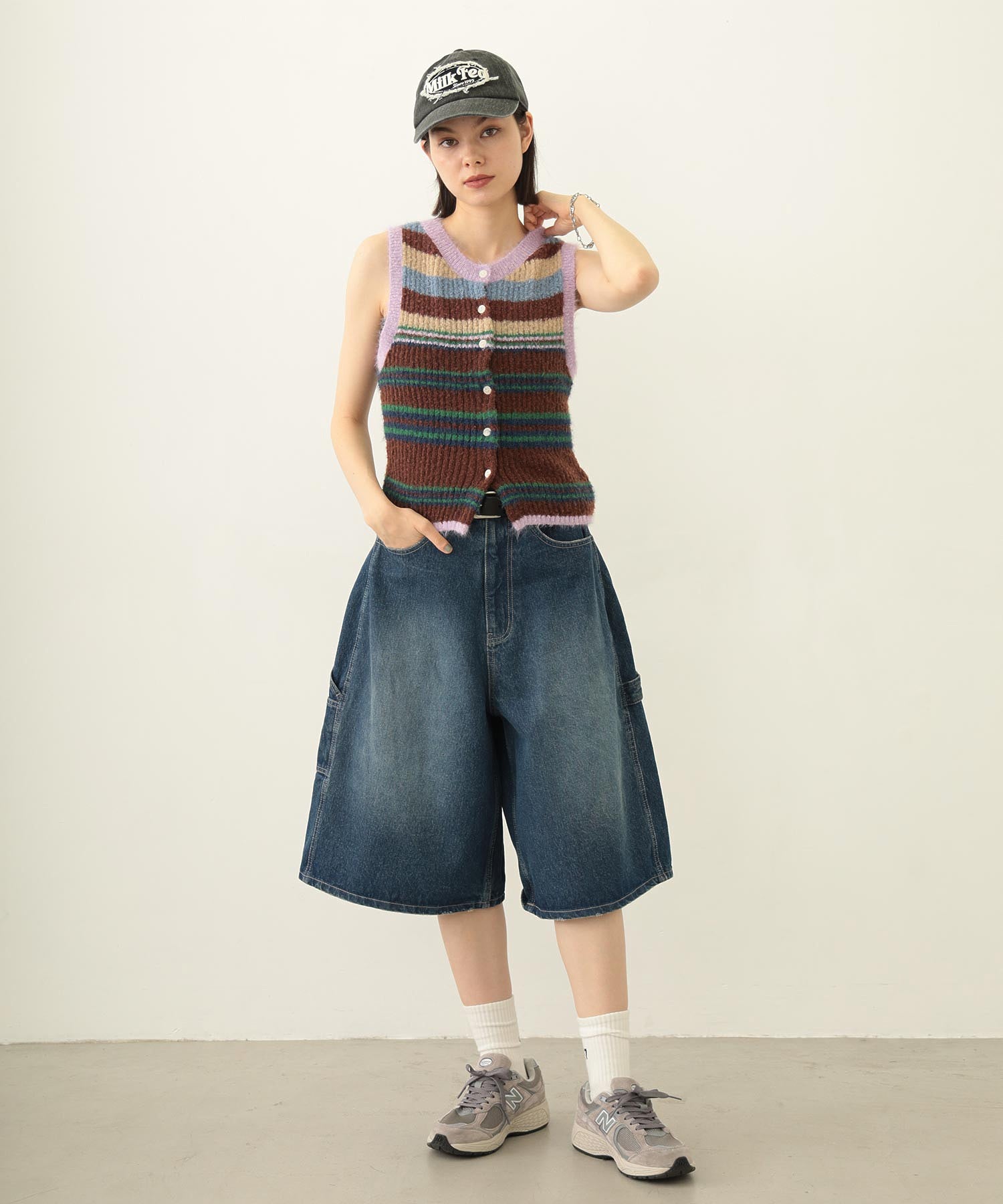 TWO-TYPE STRIPED KNIT VEST