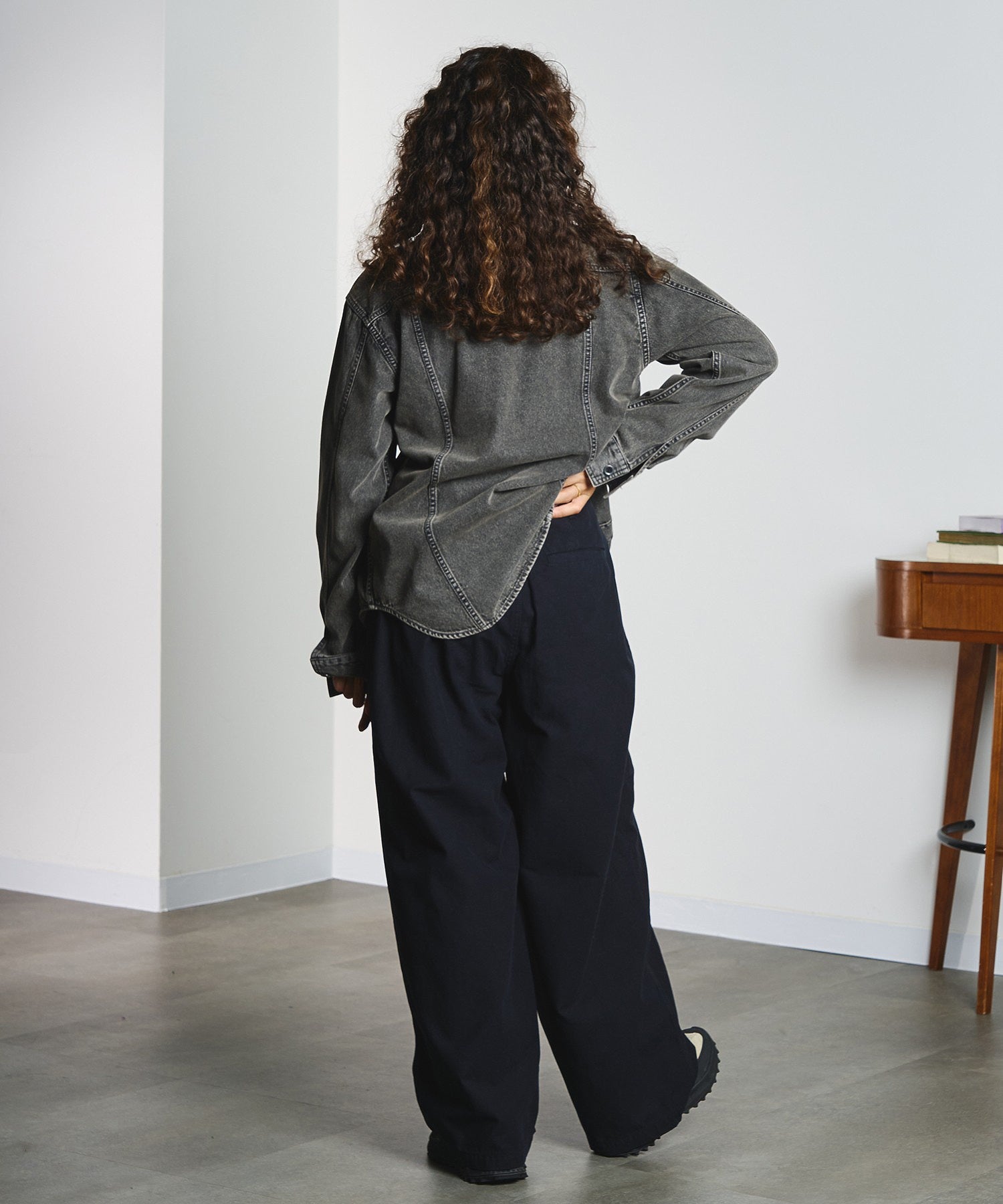 DENIM/BACK SATIN PANTS
