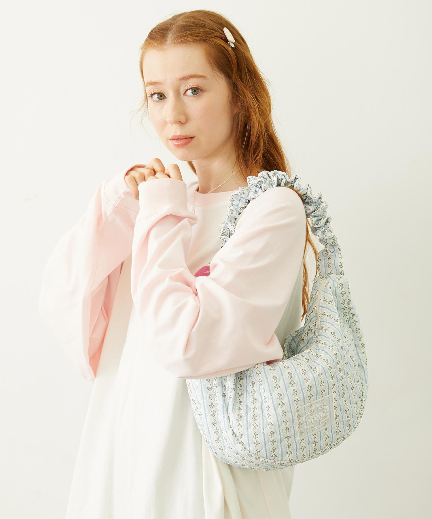 STRIPED FLOWER QUILTED SHOULDER BAG