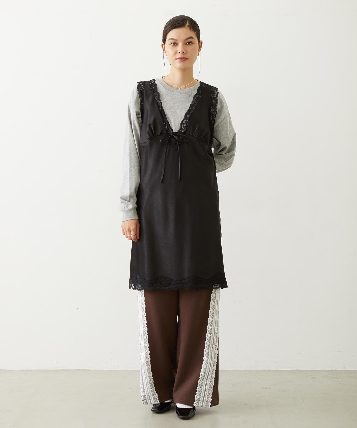 V-NECK LACE DRESS
