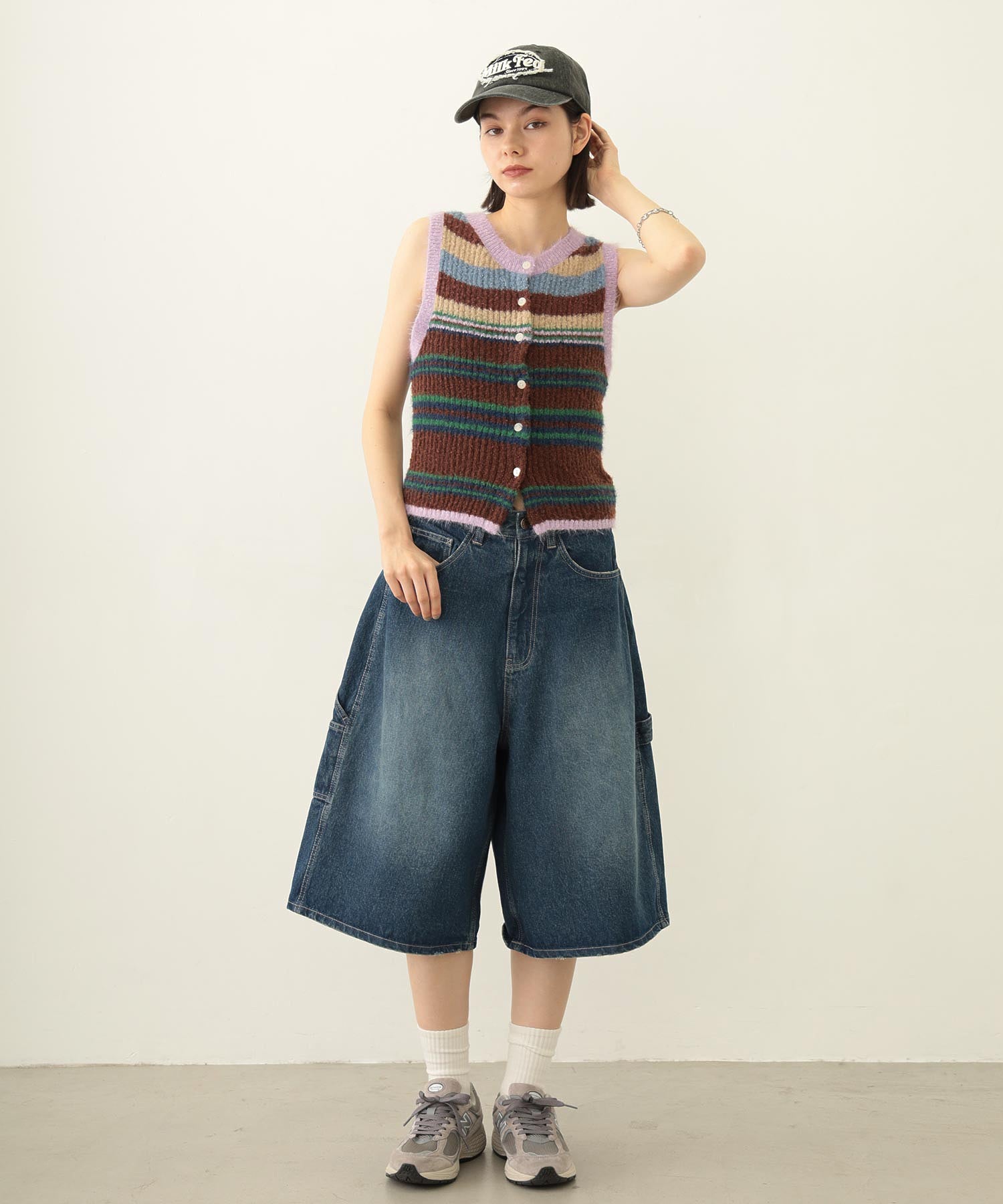 TWO-TYPE STRIPED KNIT VEST