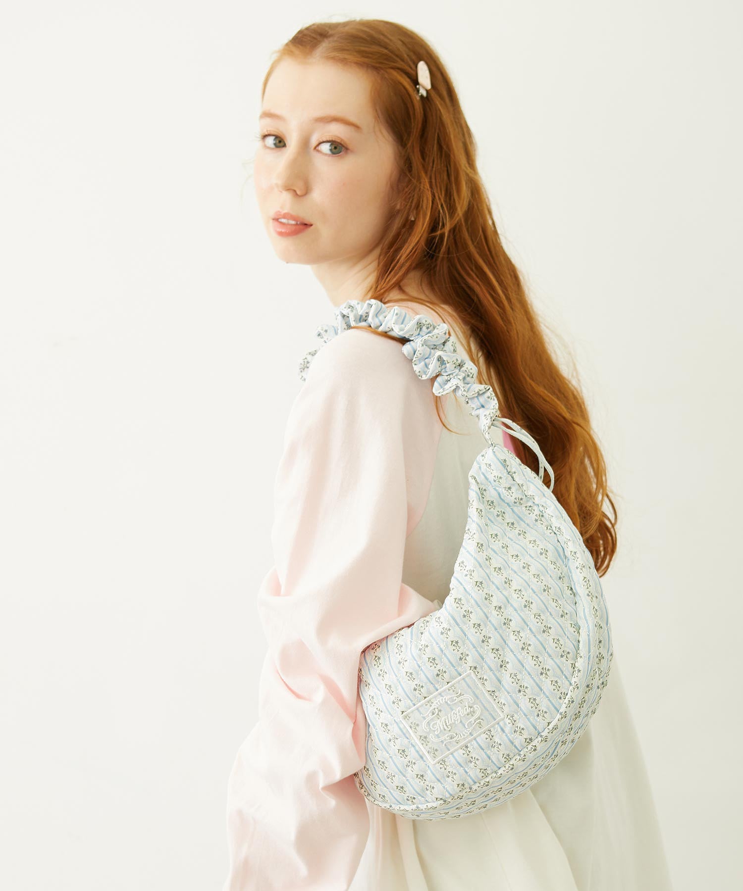 STRIPED FLOWER QUILTED SHOULDER BAG