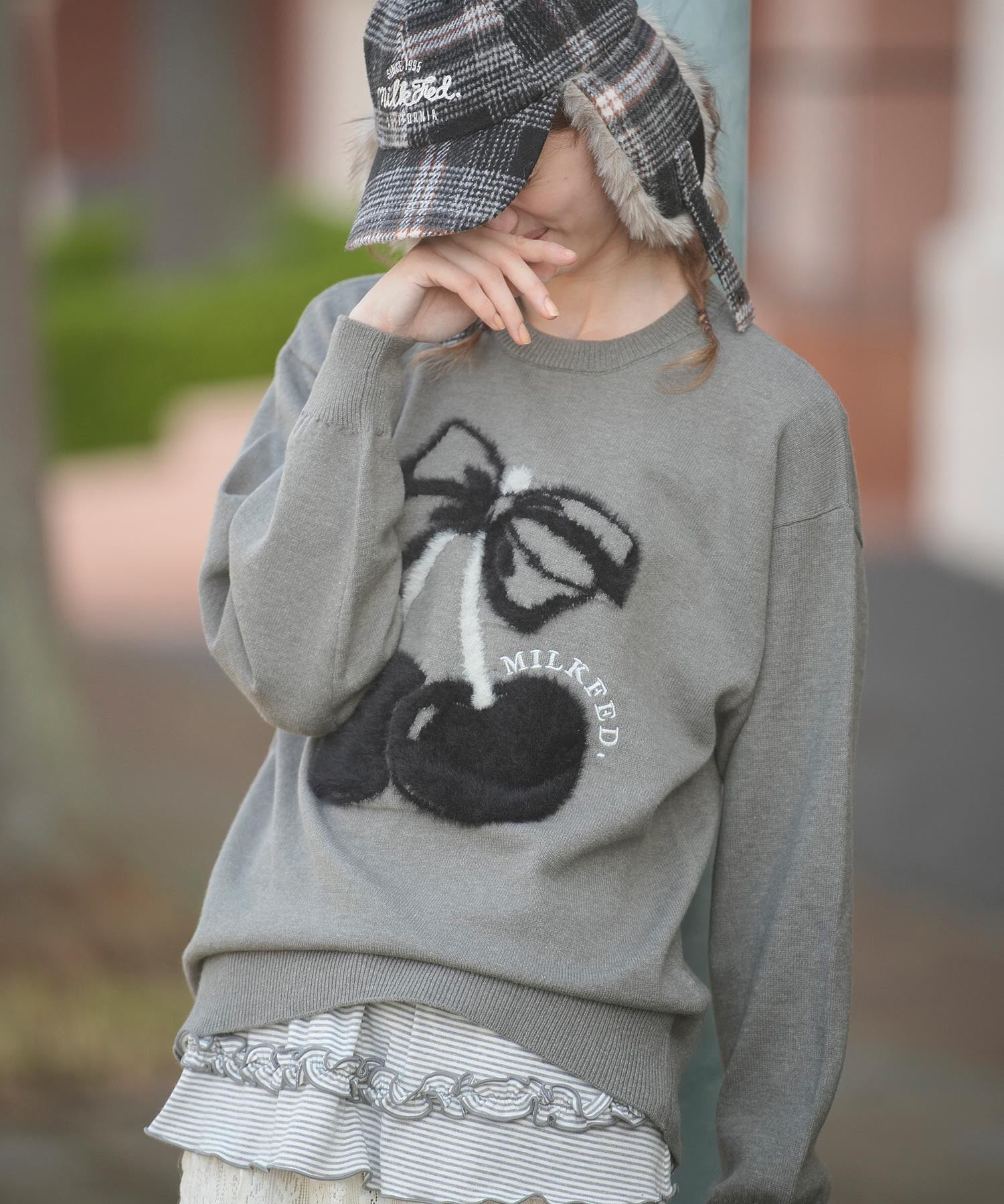 RUFFLE HEM L/S TOP