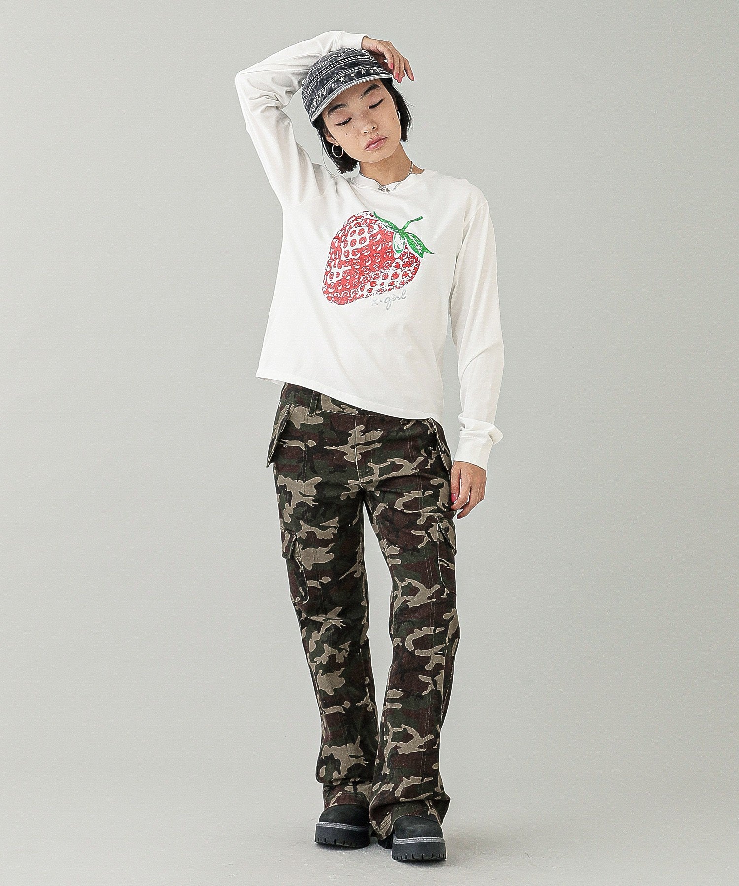 LOW RISE HIP LOGO PANTS