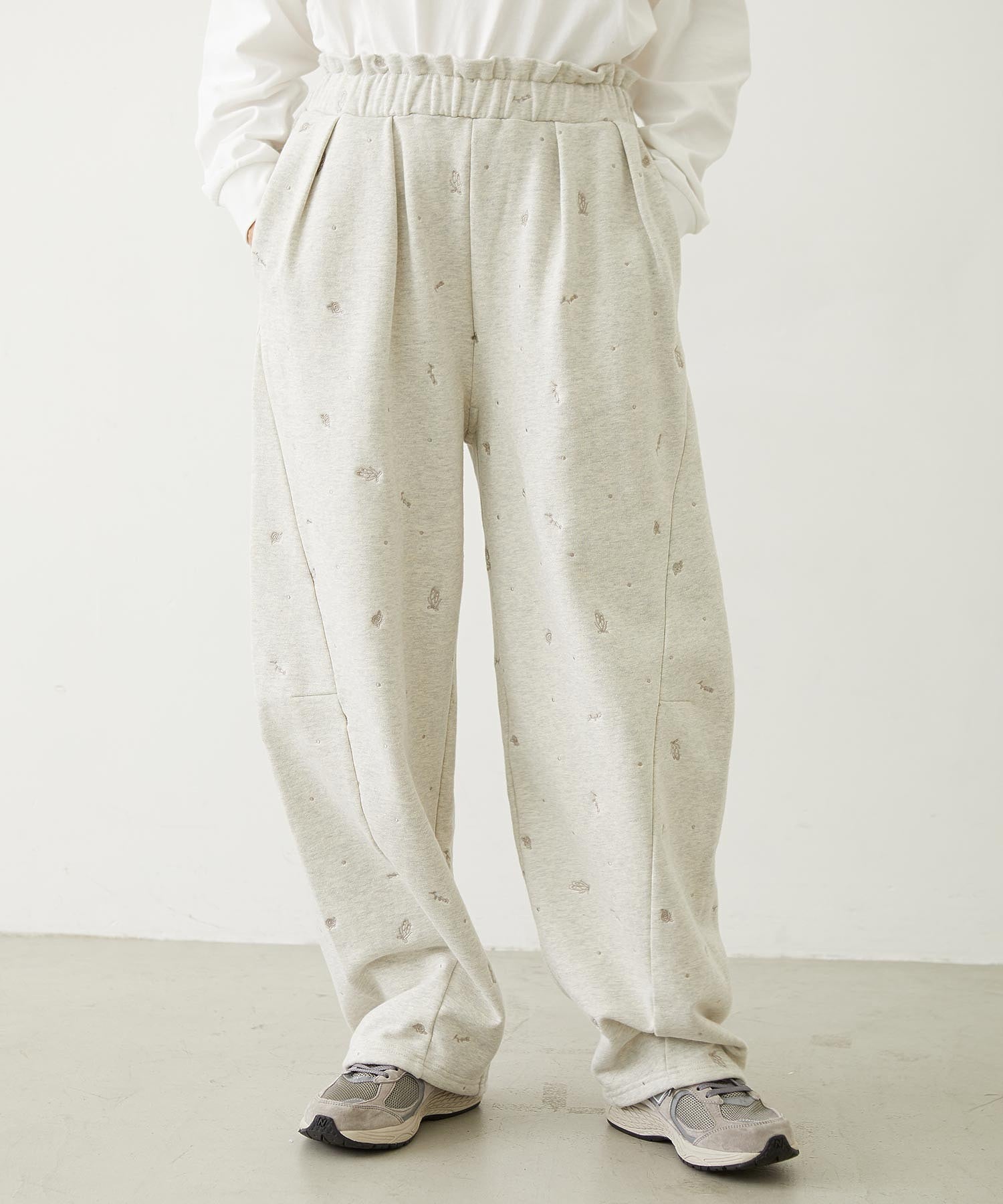 EMBROIDERED ROSE SWEAT WIDE PANTS