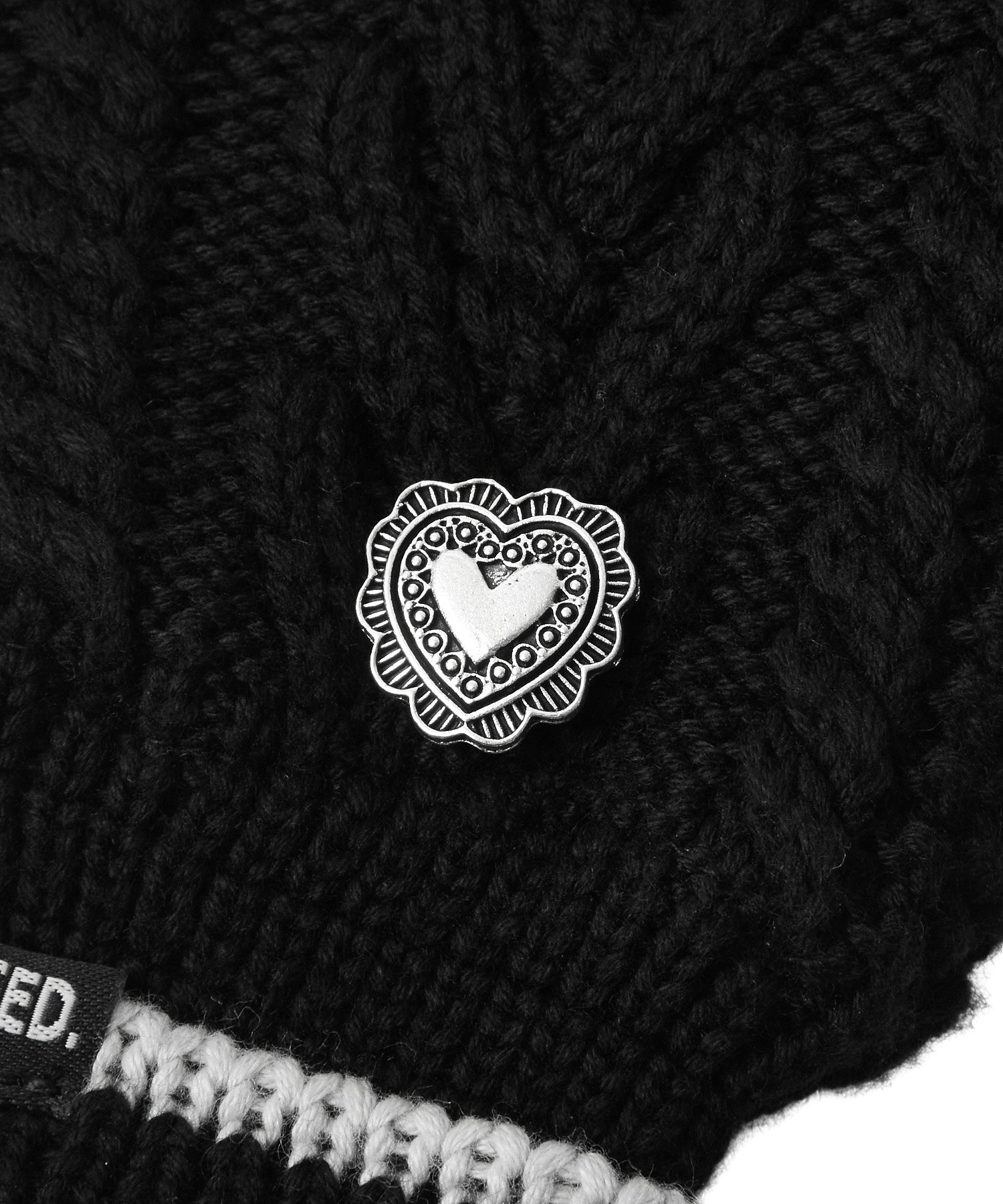 HEART CABLE MITTENS