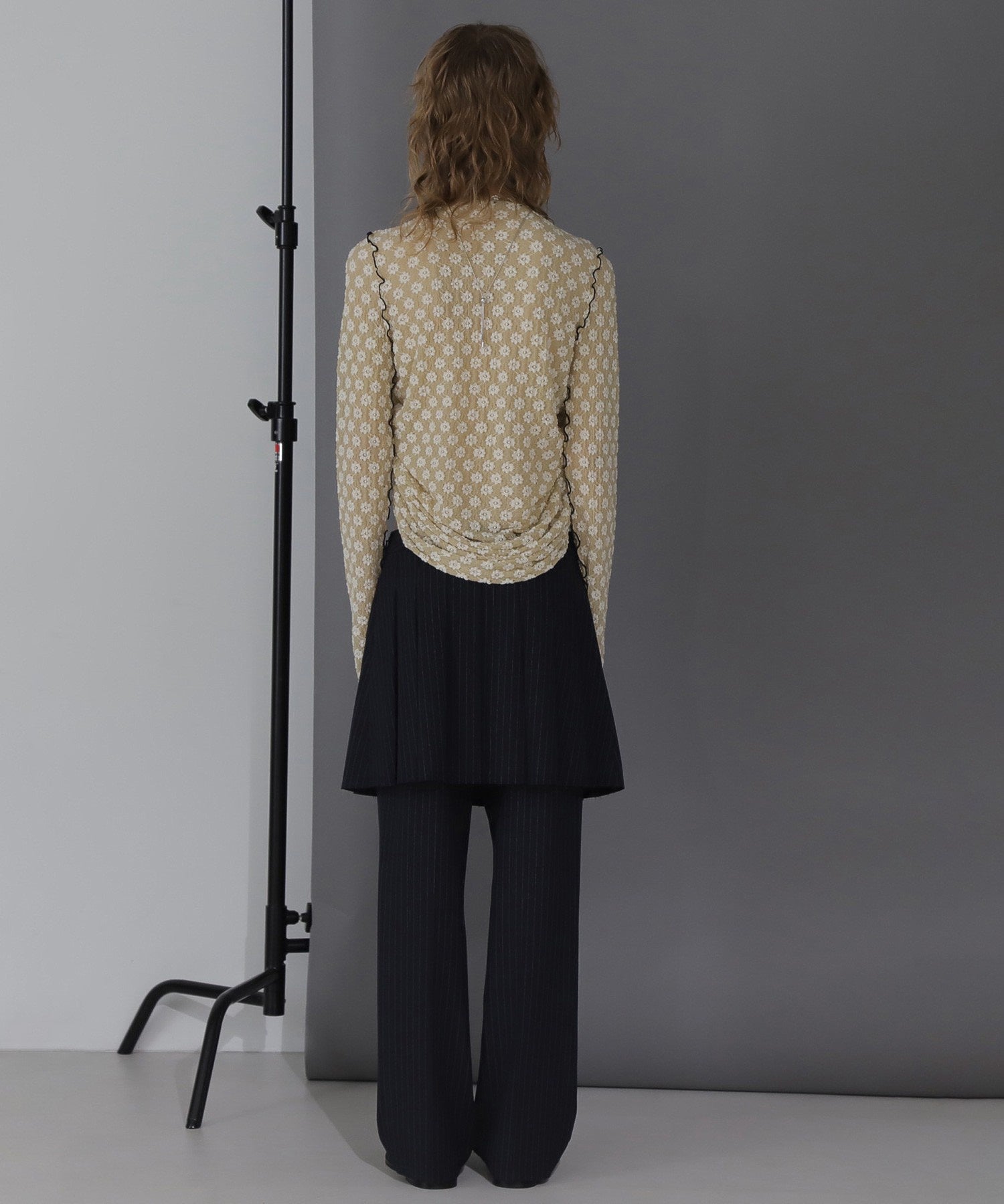 CREOLME/シャーリングフラワートップス