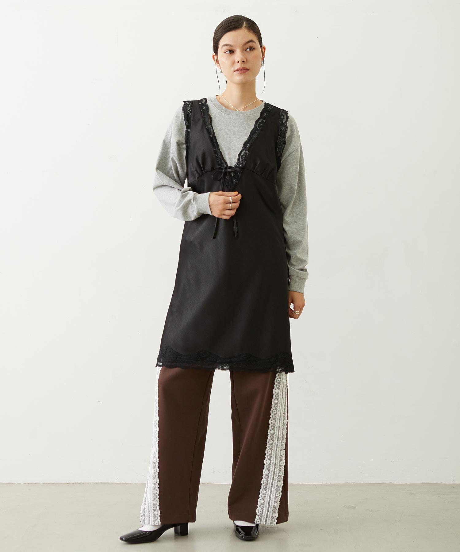 V-NECK LACE DRESS