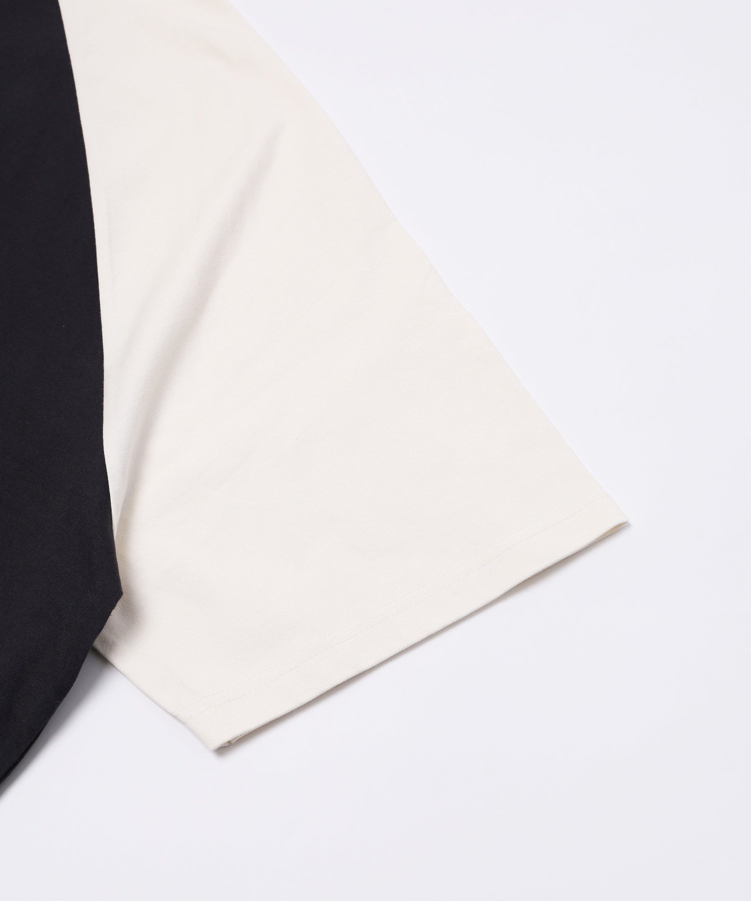 COLLEGE LOGO BIG S/S TOP