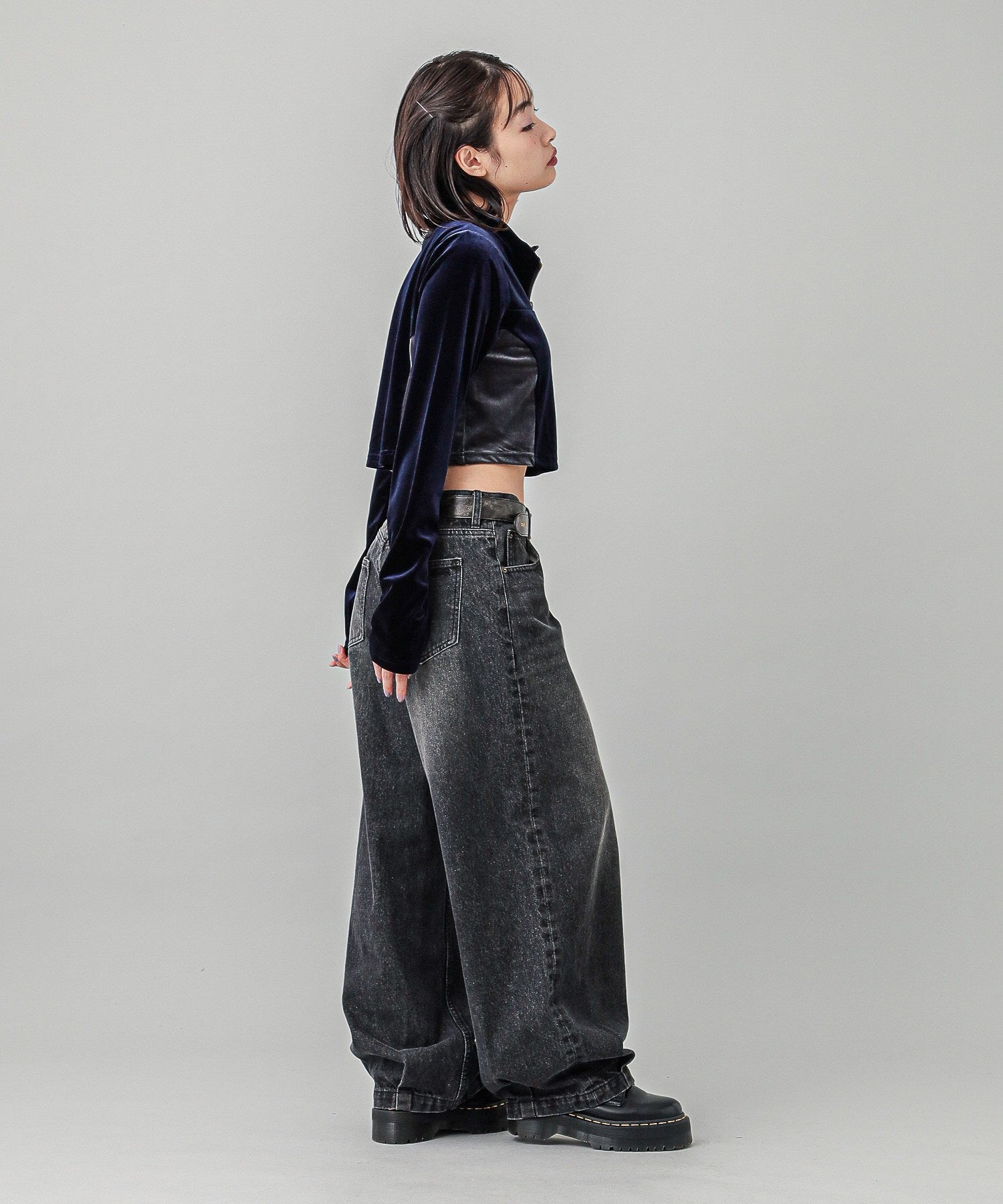 LOW RISE HEM TUCK DENIM PANTS