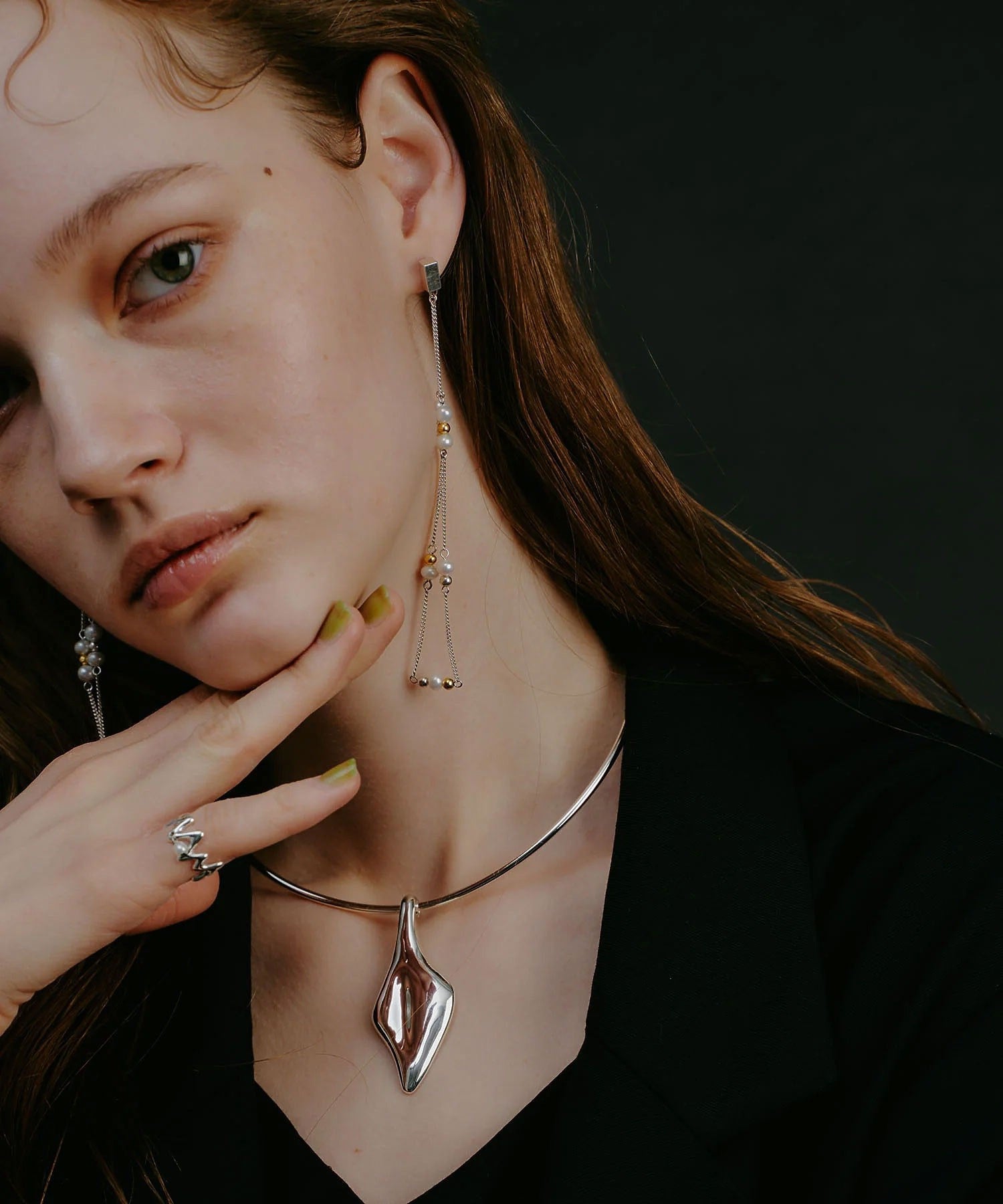 loni/LEAF PLATE CHOKER