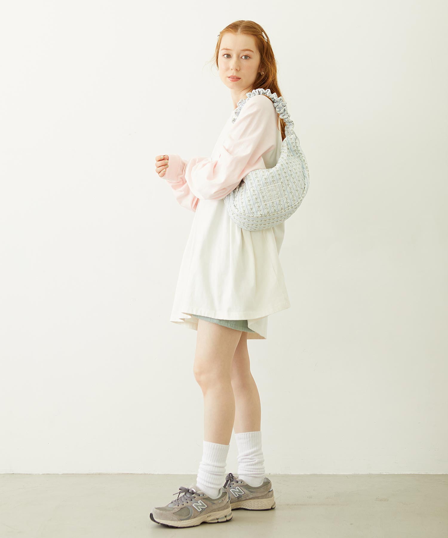 STRIPED FLOWER QUILTED SHOULDER BAG